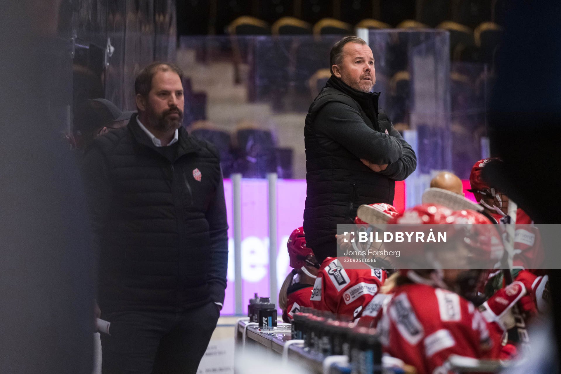 Modos tränare Jared Cipparone och assisterande tränare