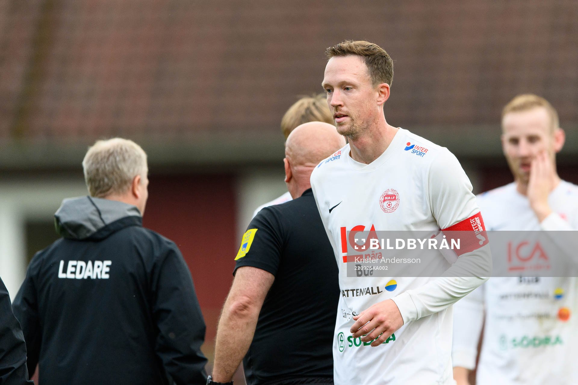 Buas Niklas Hansson efter fotbollsmatchen i division 6 Norra Halland mellan Veddige och Bua den 25 september 2022 i Veddige. 