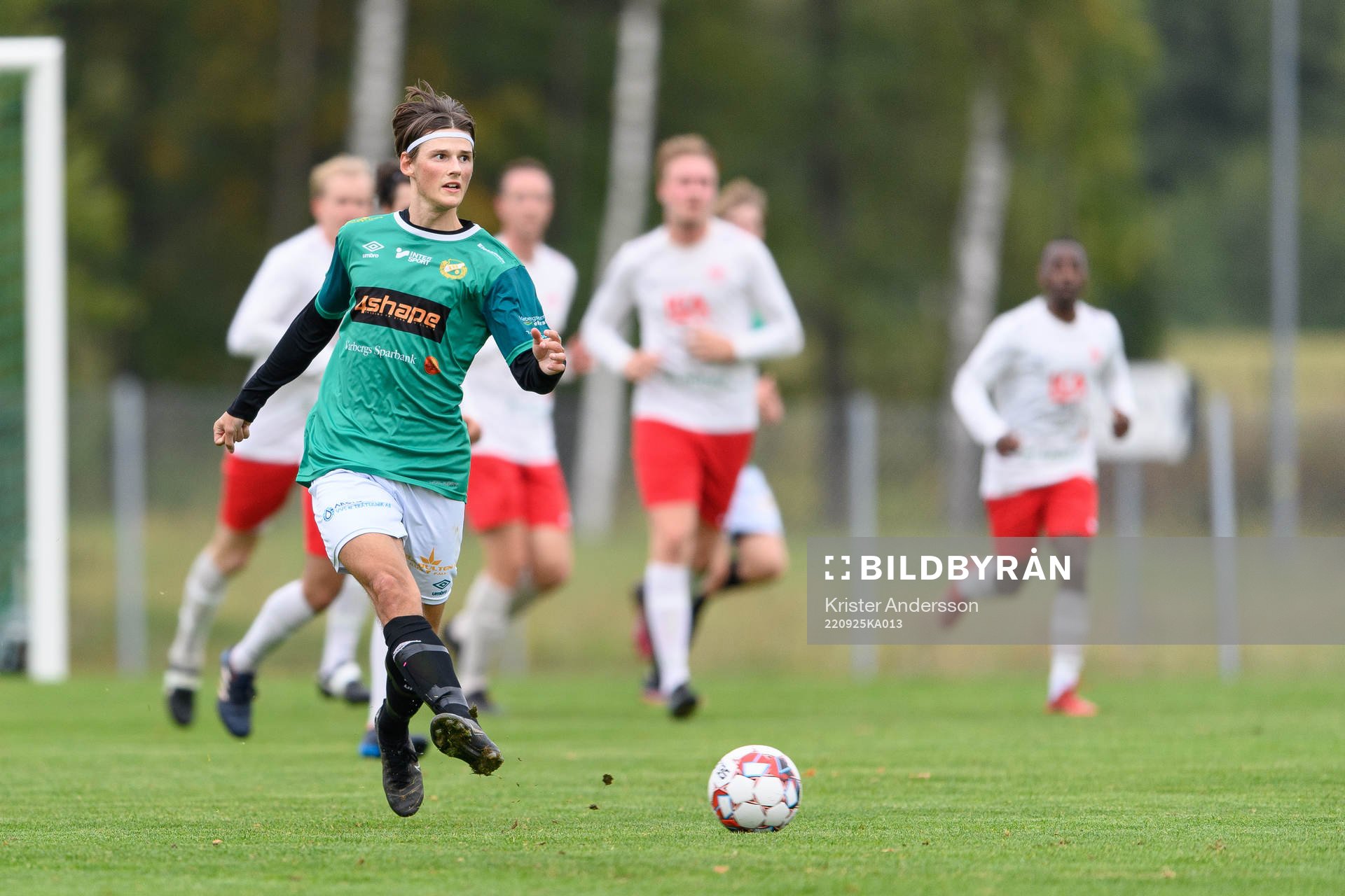 Veddiges Filip Winblad under fotbollsmatchen i division 6 Norra Halland mellan Veddige och Bua den 25 september 2022 i Veddige. 