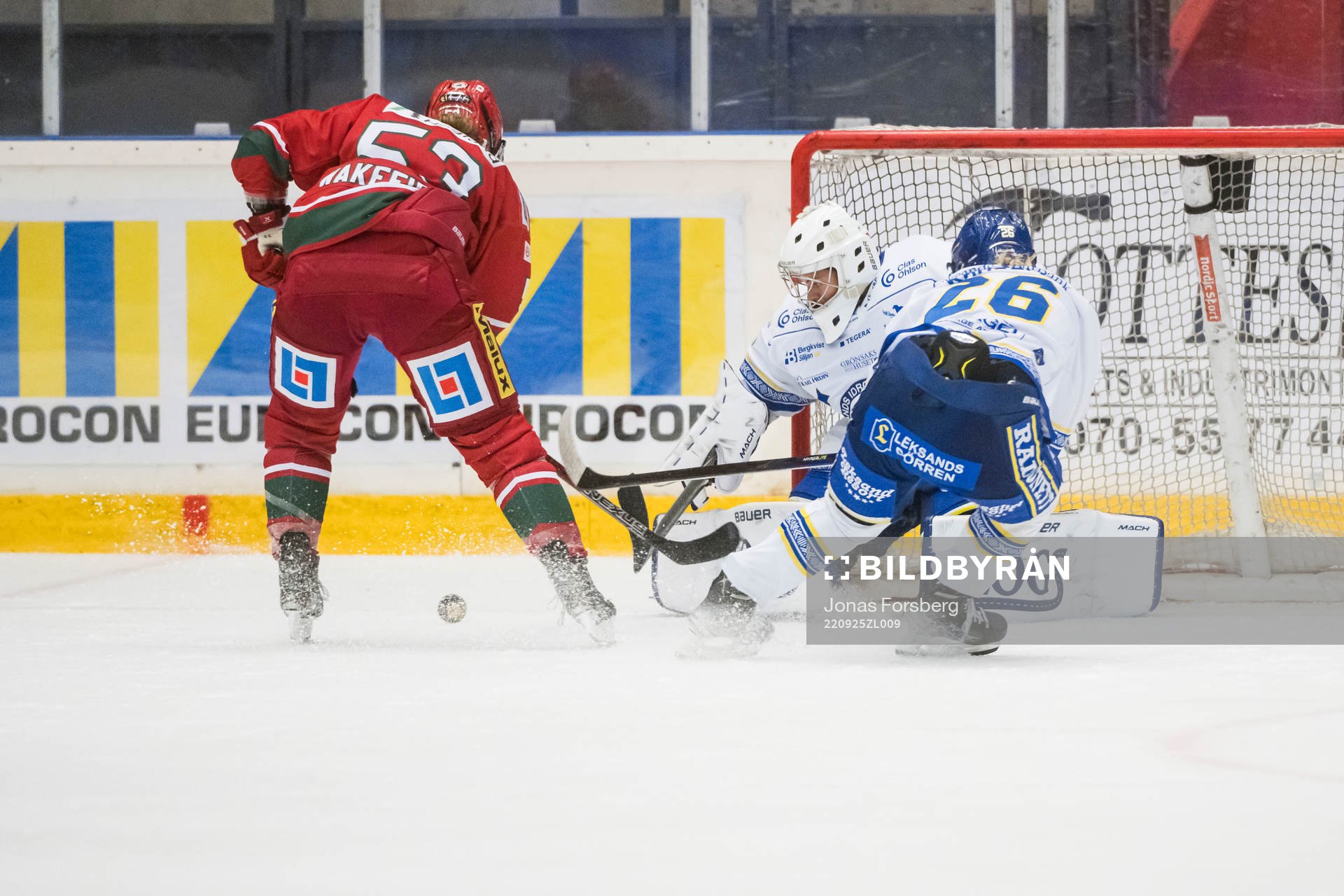 Modos Jennifer Wakefield mot Leksands målvakt Emma Polusny