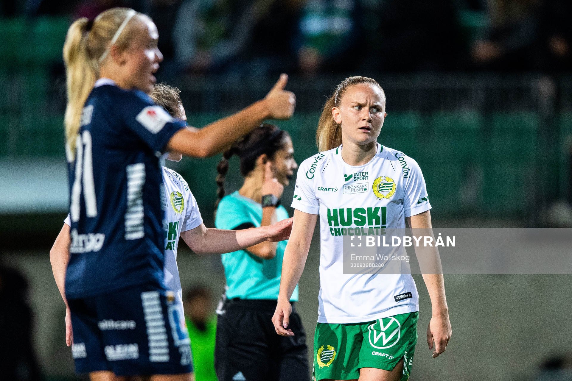 Hammarbys Matilda Vinberg reagerar på domslut under fotbollsmatchen i Damallsvenskan mellan Hammarby och Linköping den 26 september 2022 i Stockholm. 