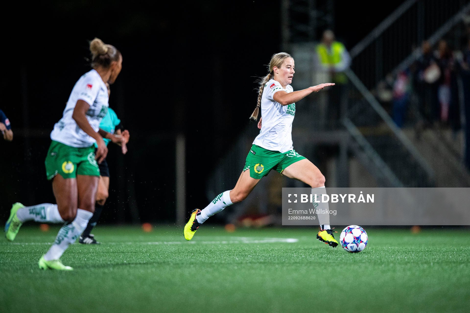 Hammarbys Courtney Nevin under fotbollsmatchen i Damallsvenskan mellan Hammarby och Linköping den 26 september 2022 i Stockholm. 