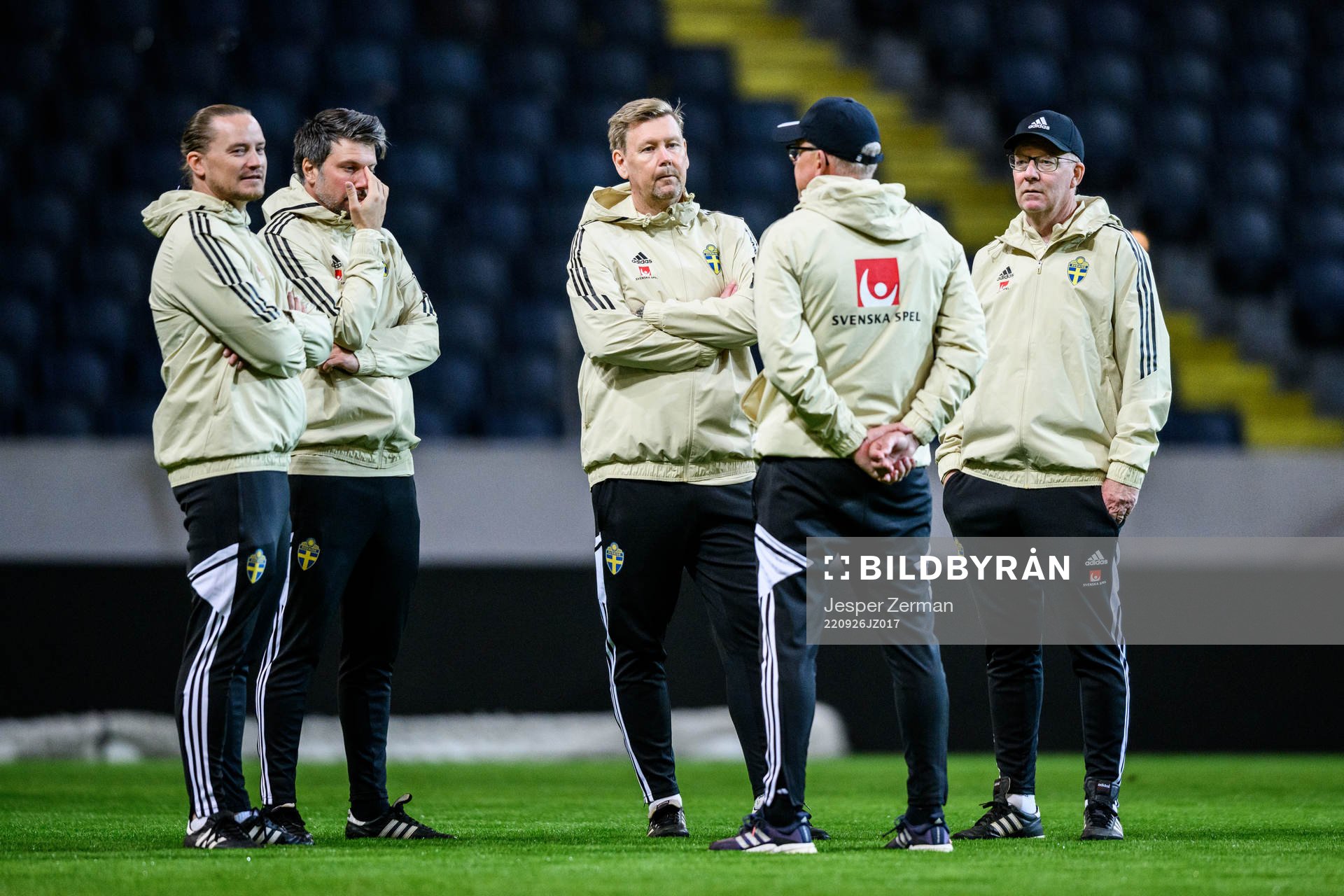Assistant coach Peter Wettergren, scout Lasse Jakobsson and Head coach Janne Andersson during a training session with the Swedish national football team on September 26, 2022 in Stockholm.