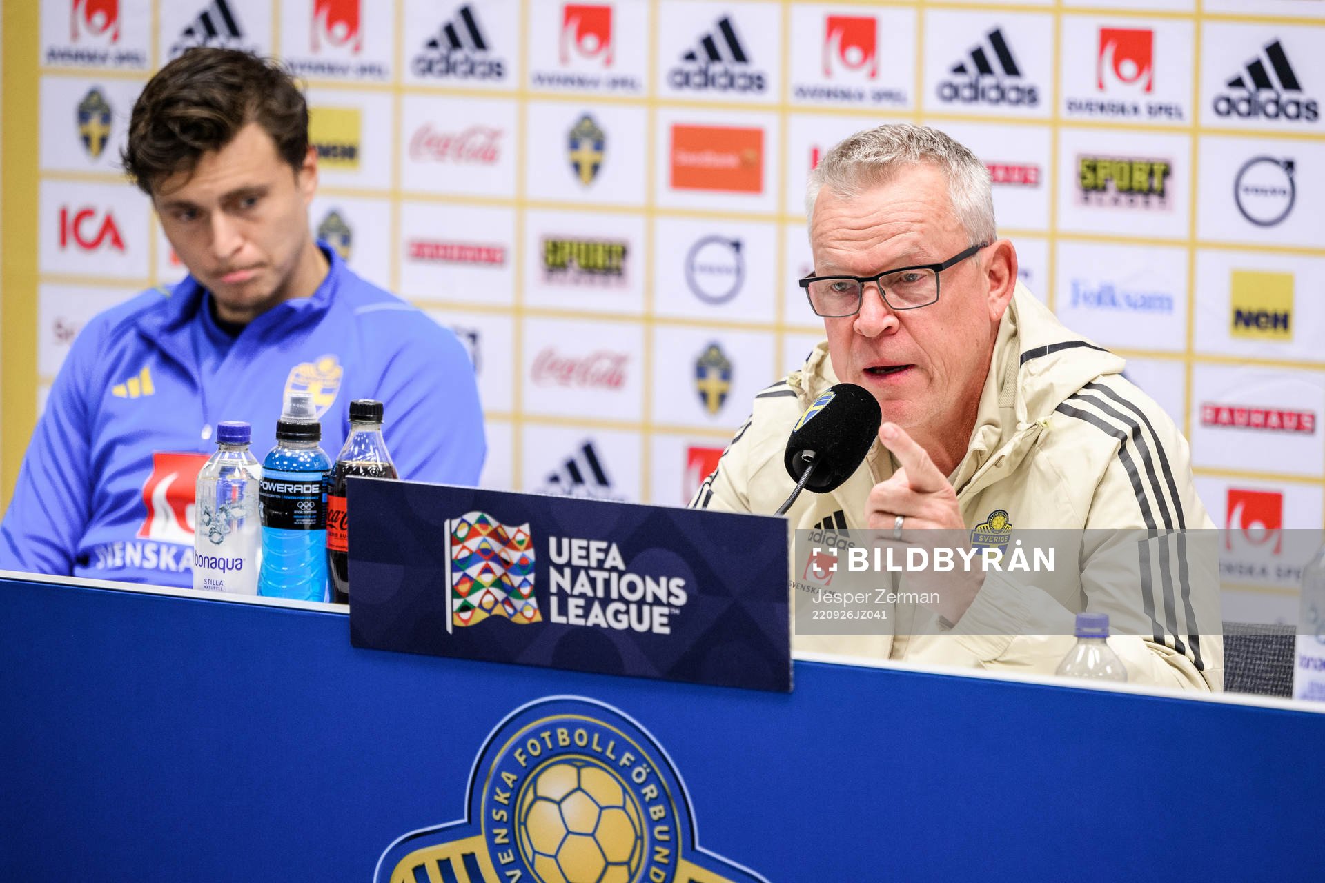 Victor Nilsson Lindelöf and Head coach Janne Andersson at