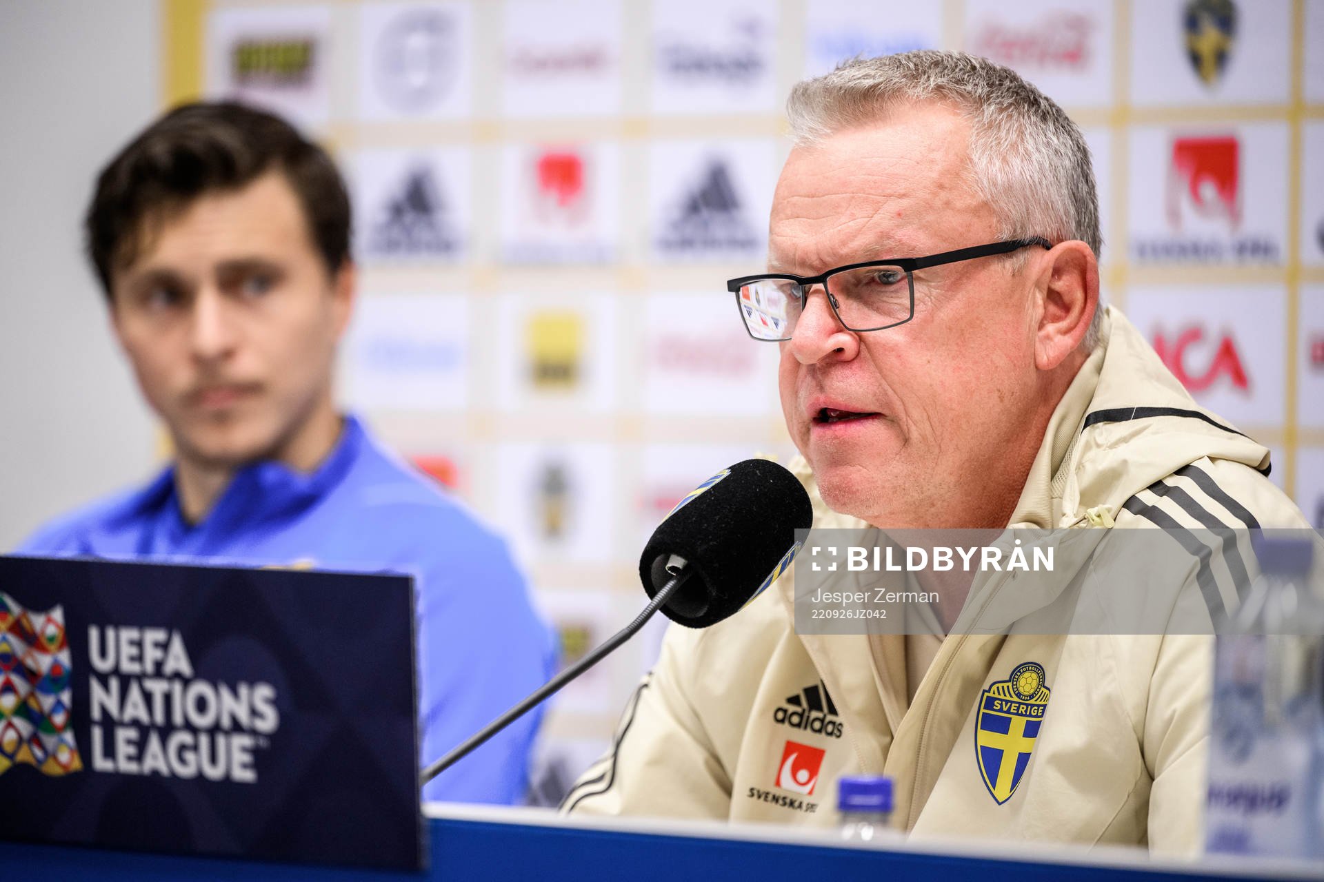 Victor Nilsson Lindelöf and Head coach Janne Andersson at