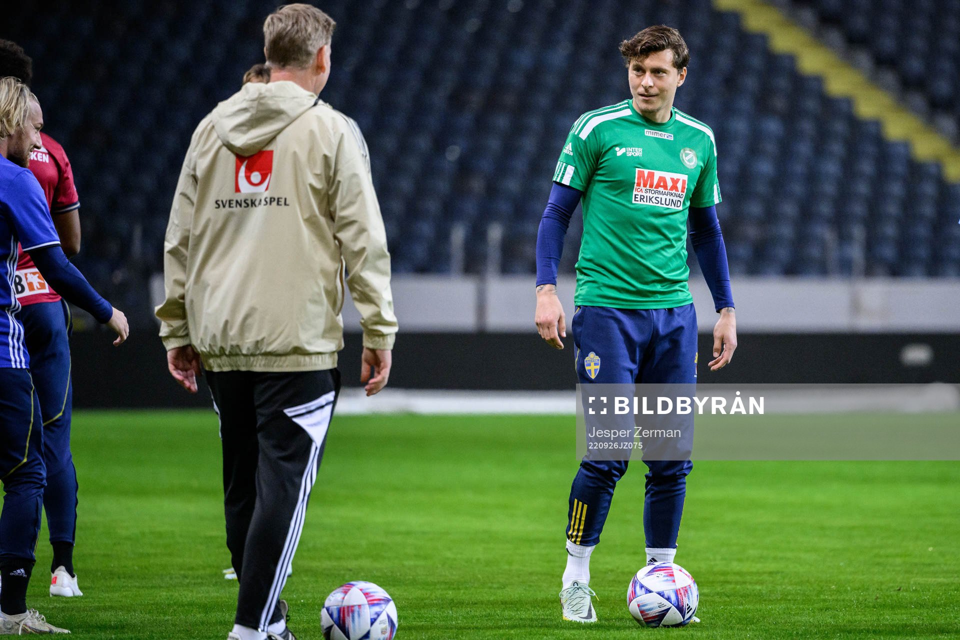 Victor Nilsson Lindelöf wearing a jersey from his parent
