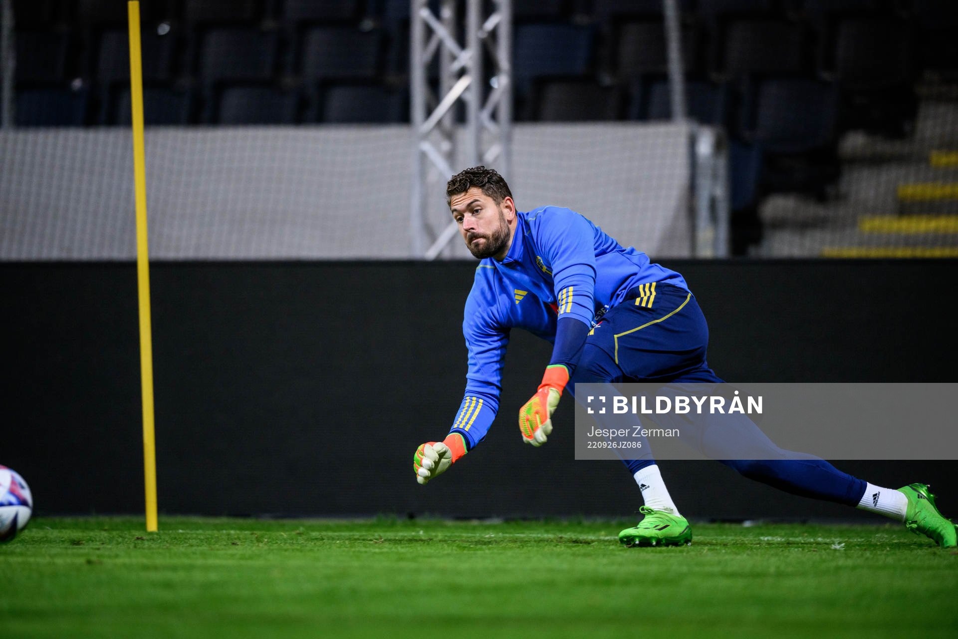 goalkeeper Kristoffer Nordfeldt during a training session with the Swedish national football team on September 26, 2022 in Stockholm. 
