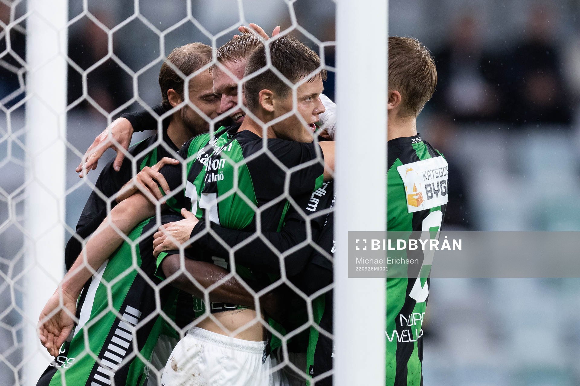 GAIS Axel Henriksson jublar med lagkamrater