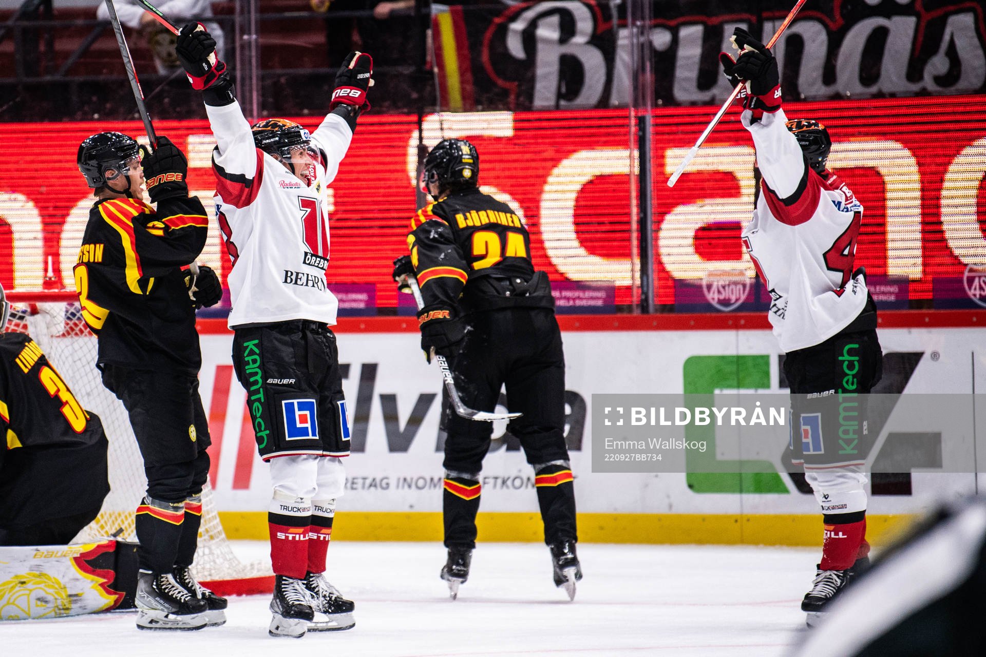 Örebros Oliver Eklind och Elias Ekström jublar