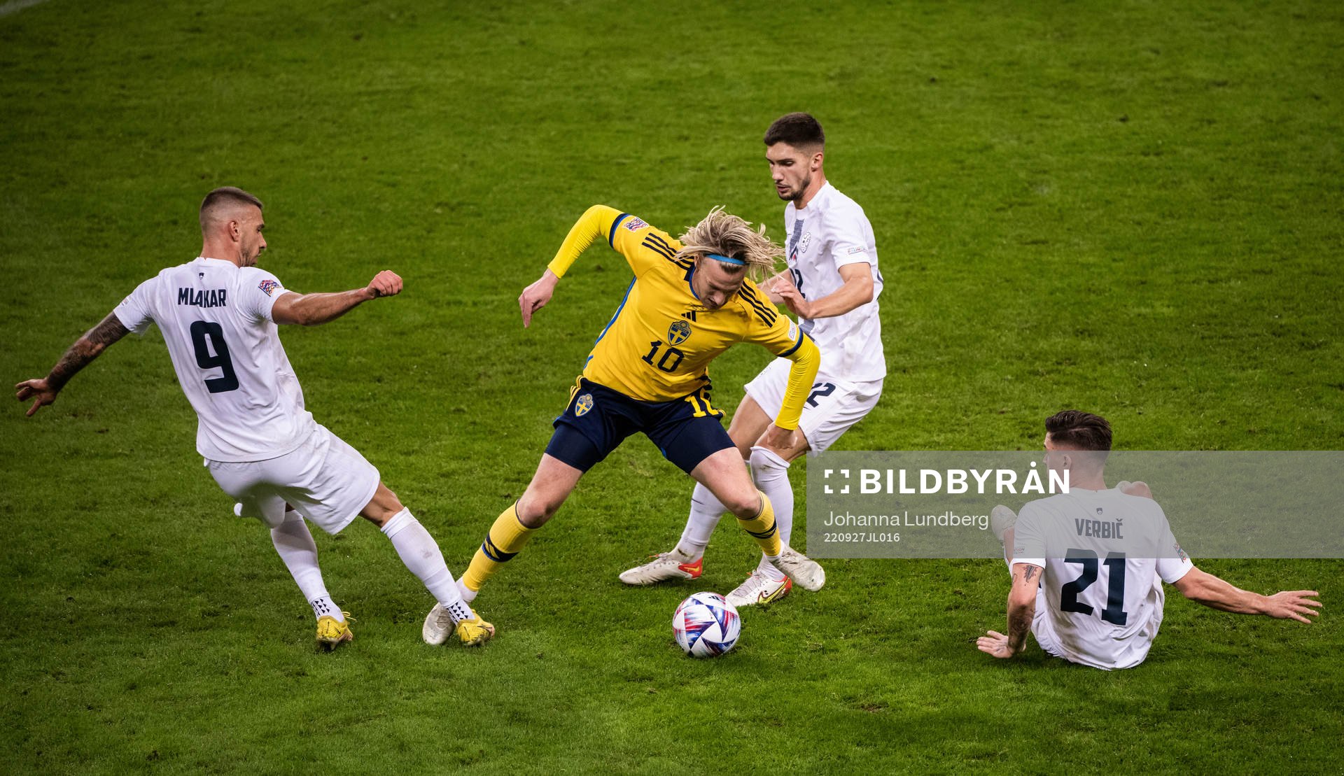Emil Forsberg of Sweden against Jan Mlaker, Adam Gnezda and