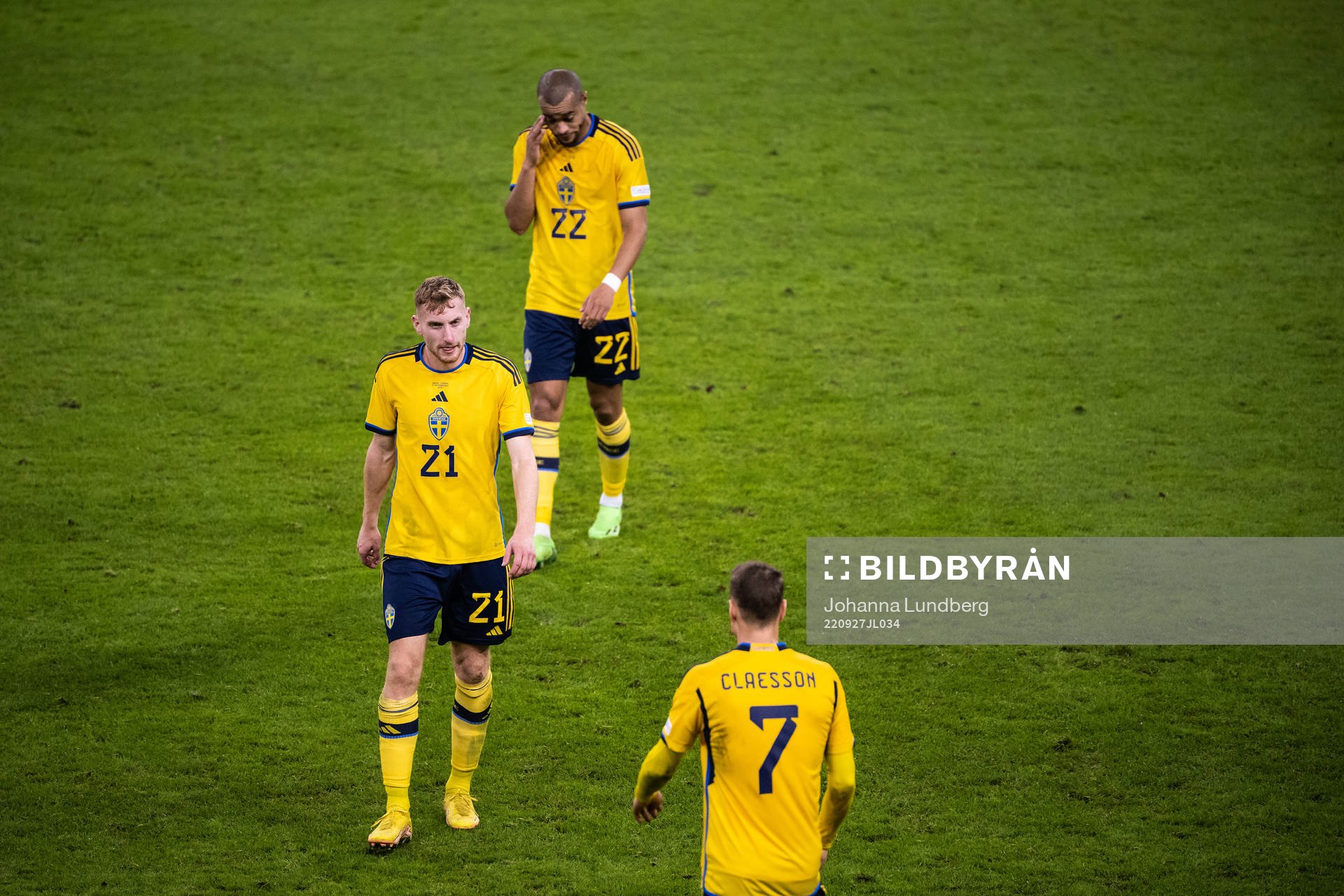Dejan Kulusevski and Robin Quaison of Sweden looks dejected