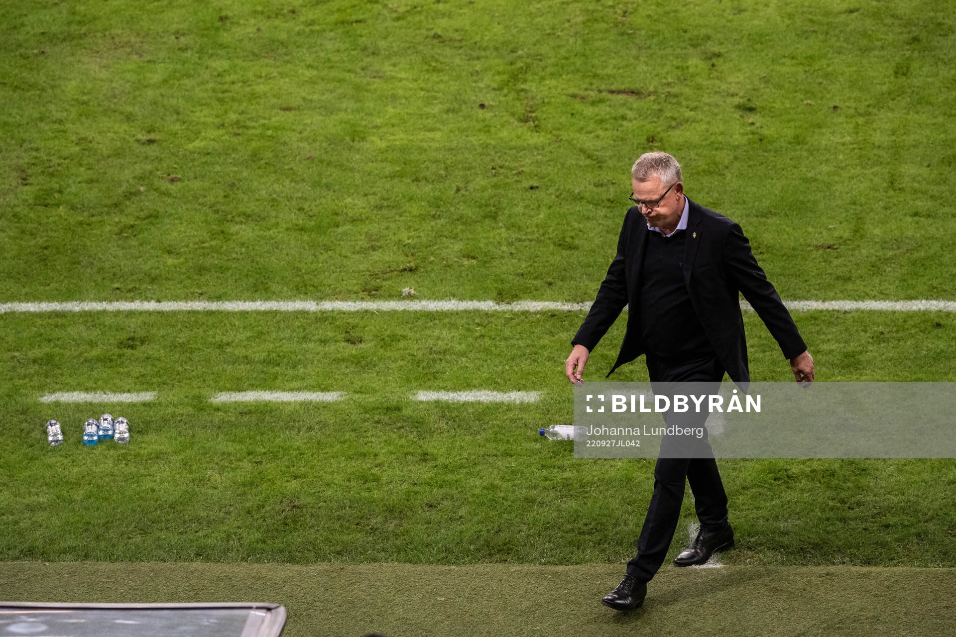 Head coach Janne Andersson of Sweden looks dejected