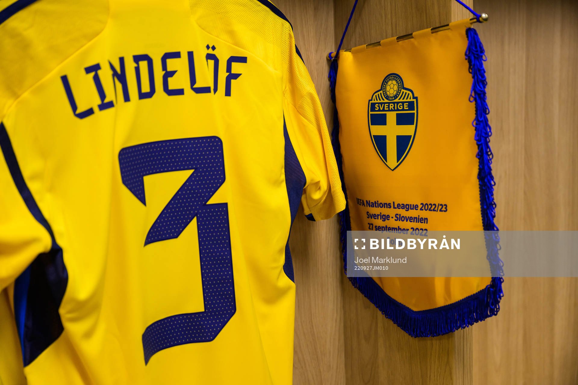A banner next to the jersey of Victor Nilsson Lindelöf in