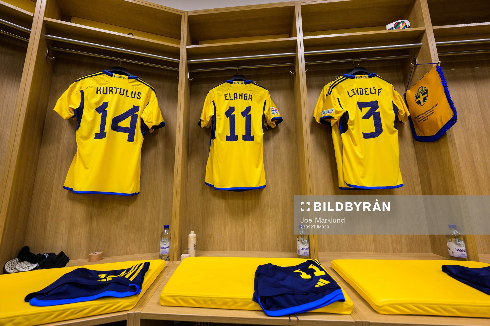 Jerseys of Edvin Kurtulus, Anthony Elanga and Victor