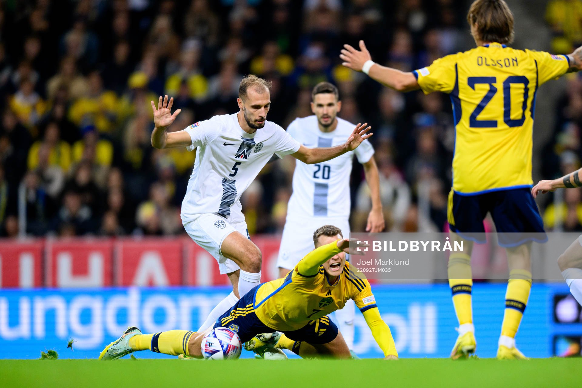 Jon Stankovic of Slovenia and Viktor Claesson of Sweden