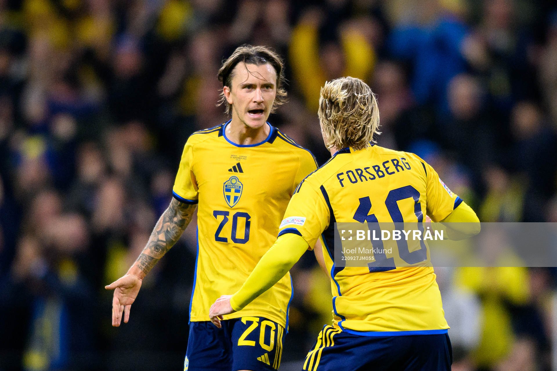 Kristoffer Olsson celebrate with Emil Forsberg