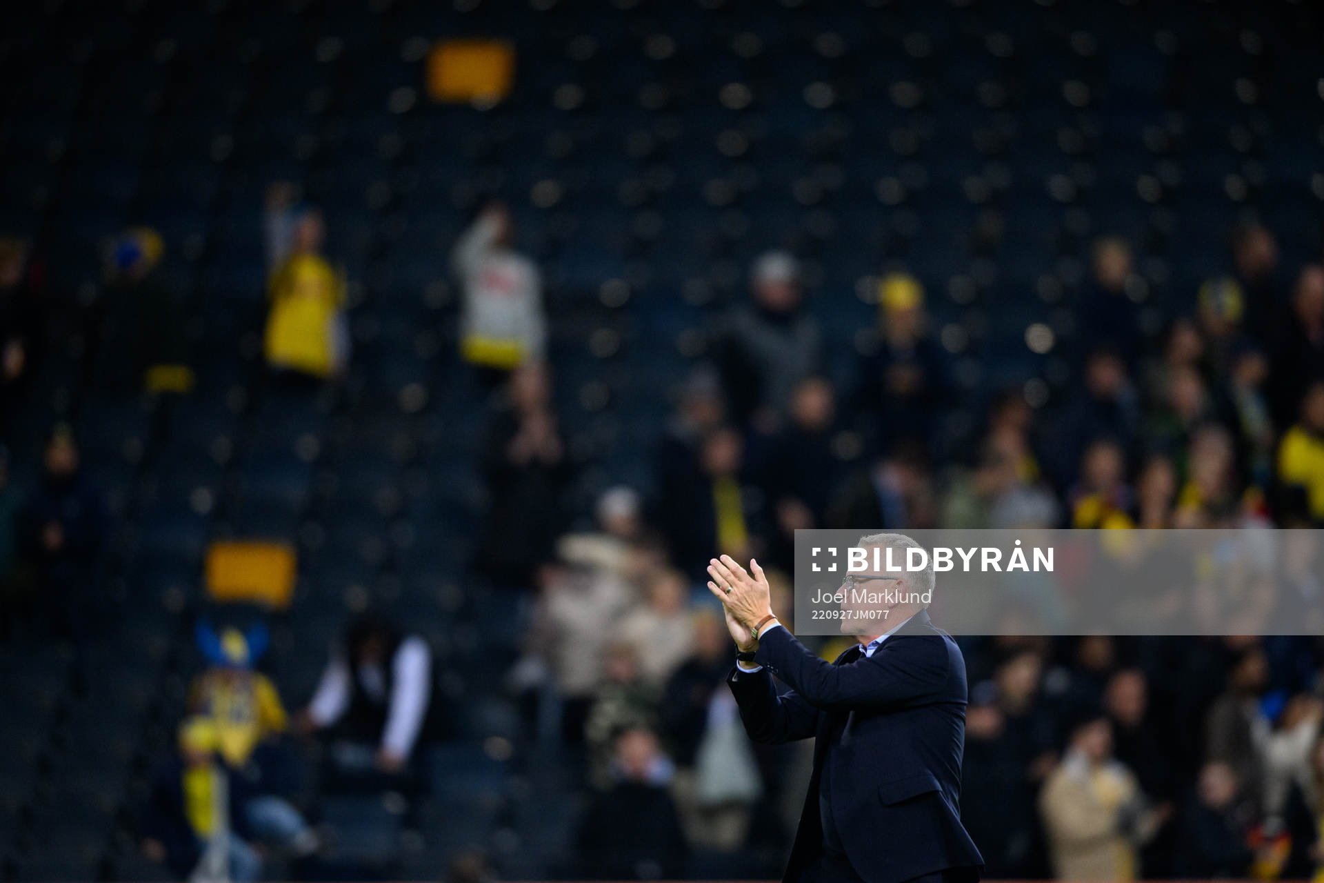 Head coach Janne Andersson of Sweden looks dejected
