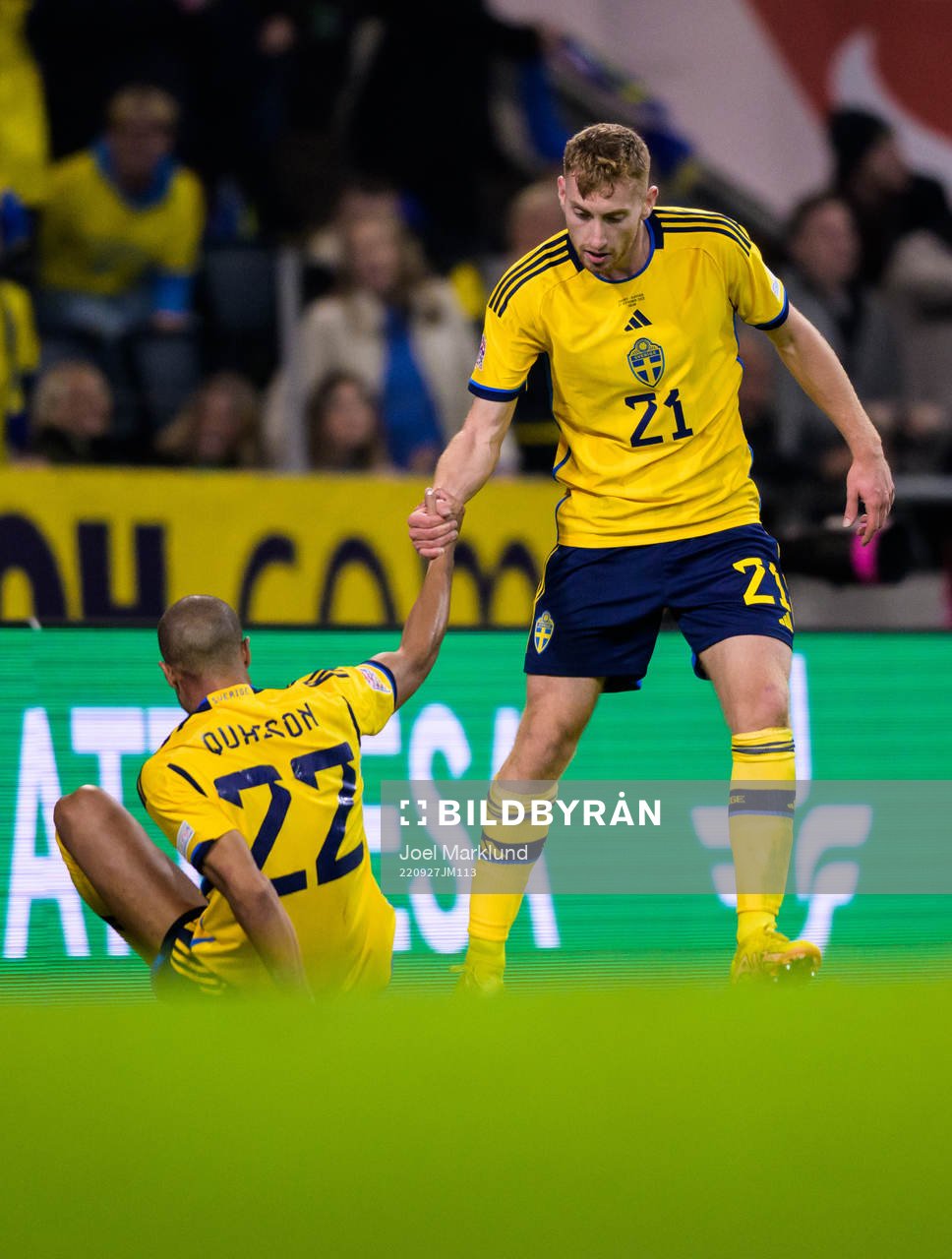 Robin Quaison and Dejan Kulusevski of Sweden