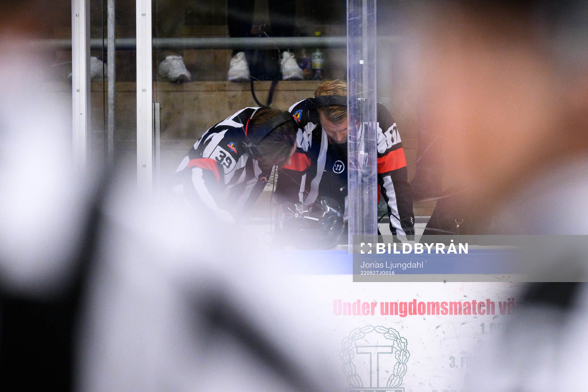 Domare Niklas Johansson och Domare Mattias Enroth