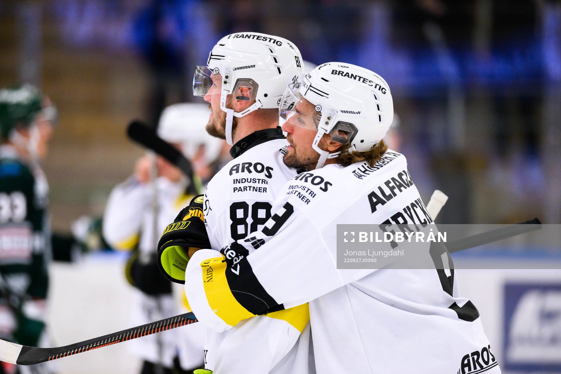 Västerås Jesper Kokkonen och Mikael Frycklund jublar