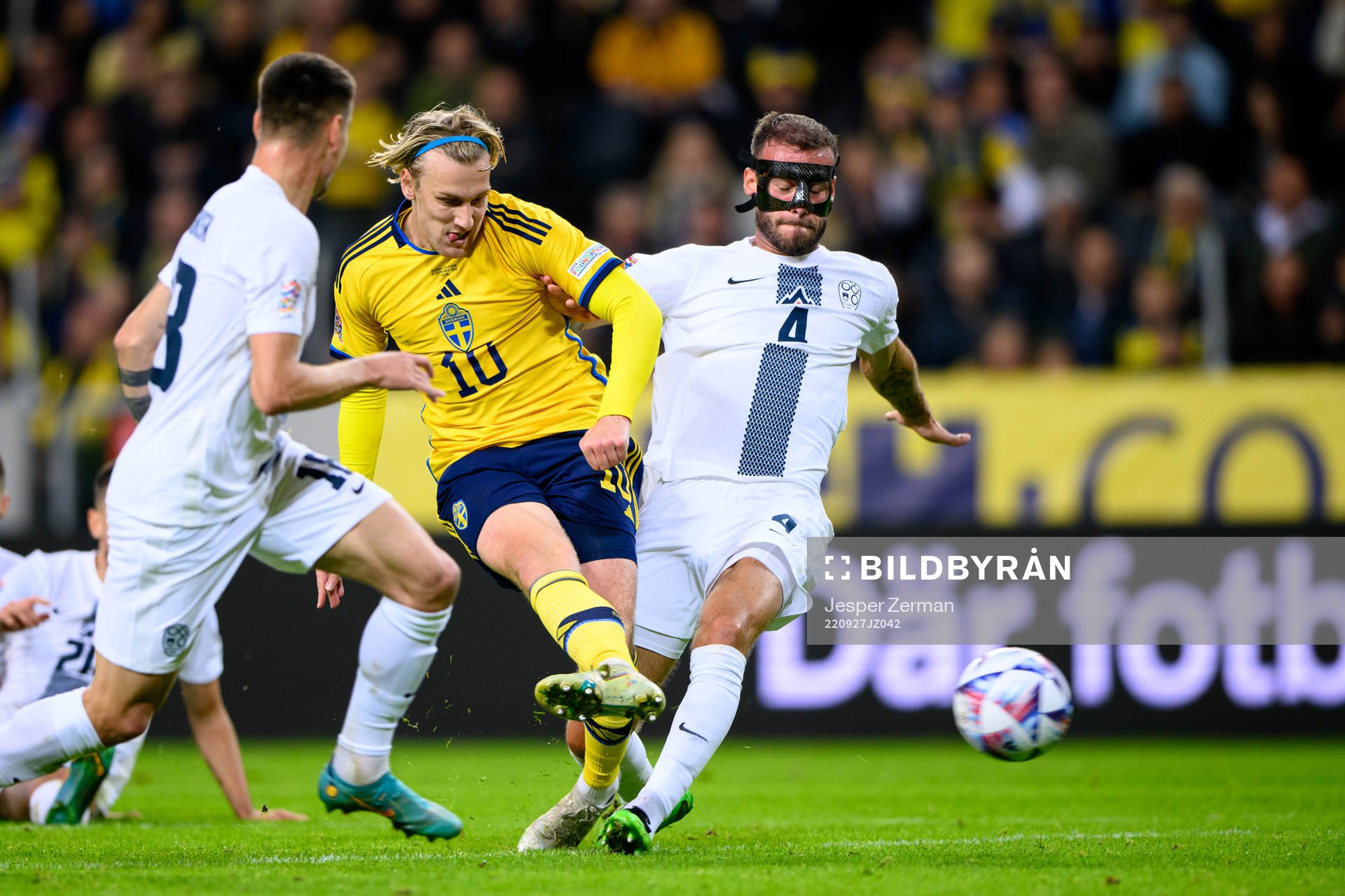 Emil Forsberg of Sweden scores 1-1 during the Nations League football match between Sweden and Slovenia on September 27, 2022 in Stockholm.
