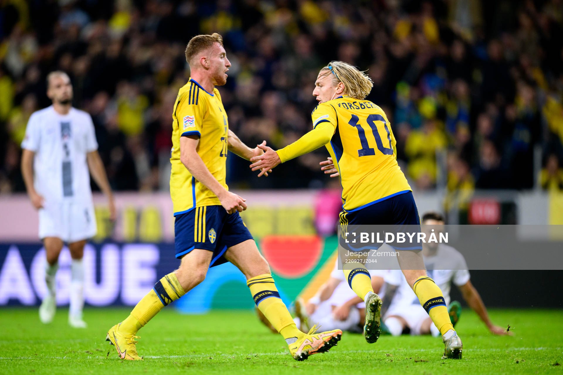 Dejan Kulusevski of Sweden and Emil Forsberg of Sweden