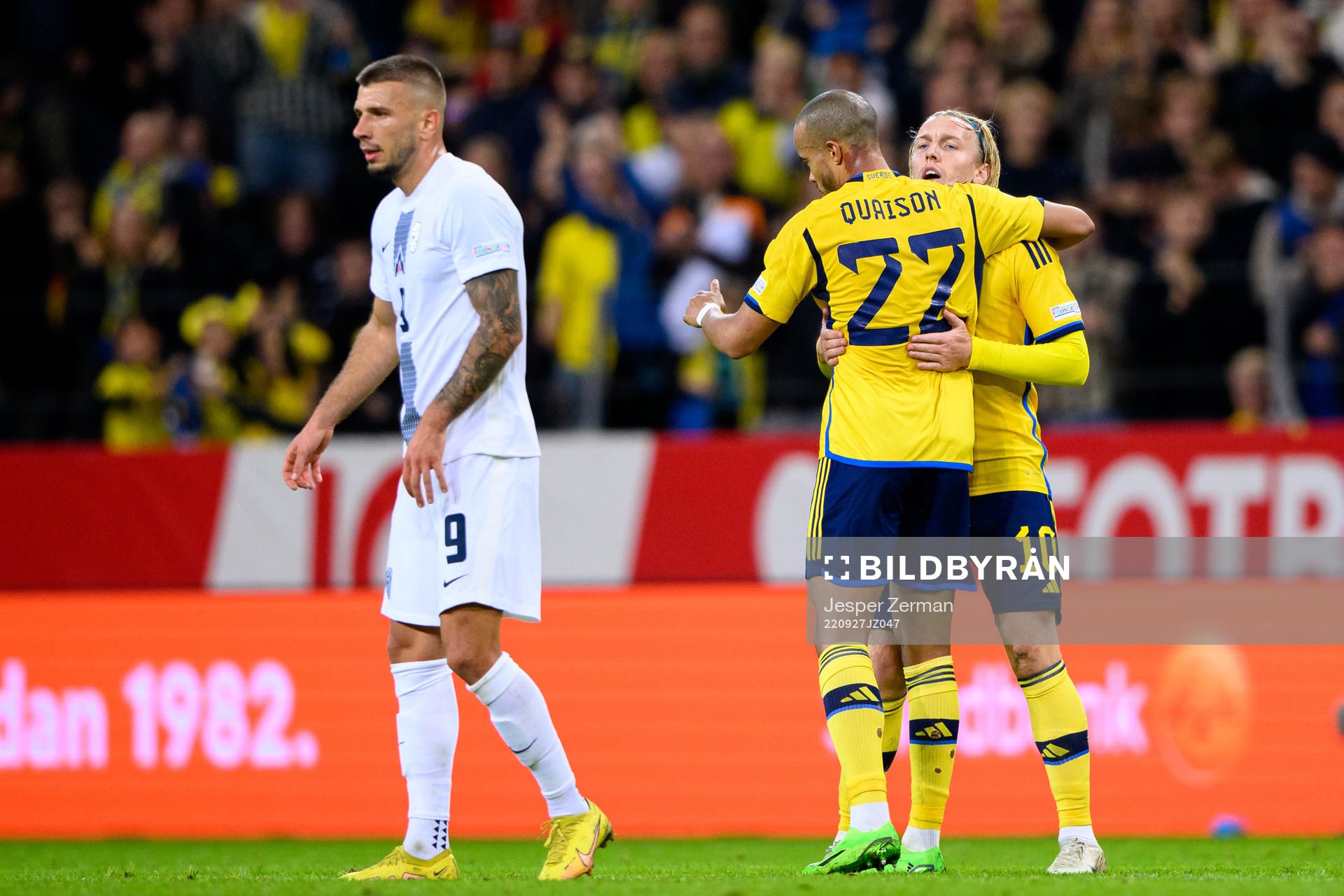 Robin Quaison and Emil Forsberg of Sweden celebrate