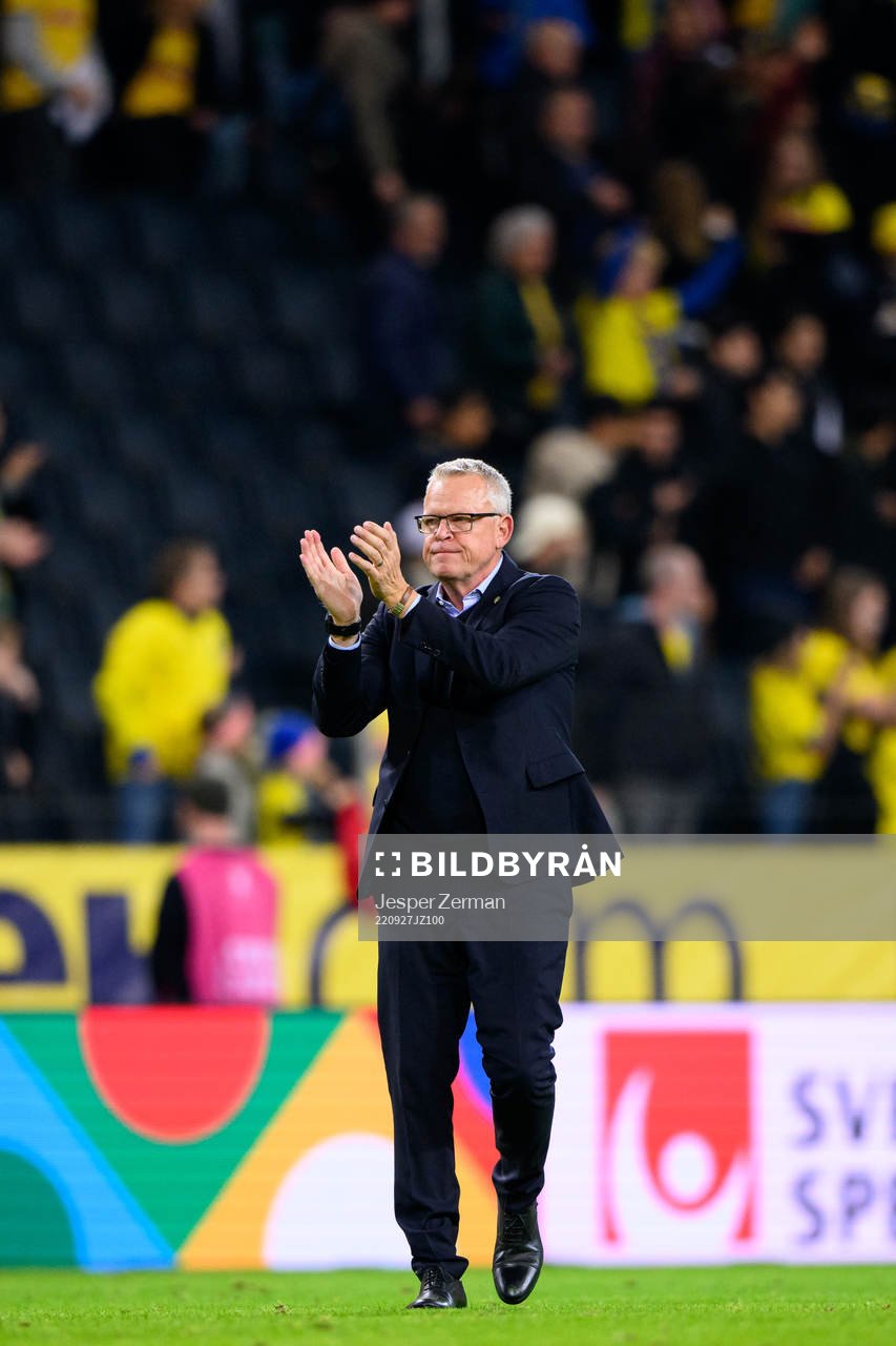 Head coach Janne Andersson of Sweden looks dejected
