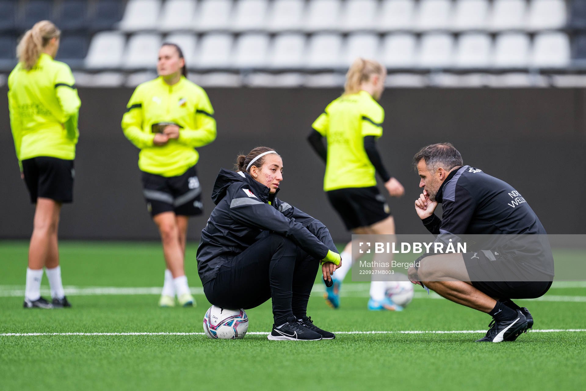 Rosa Kafaji and Head coach Robert Vilahamn