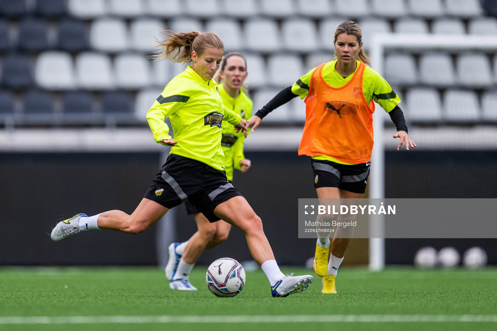 Anna Anvegård and Andrine Stolsmo Hegerberg