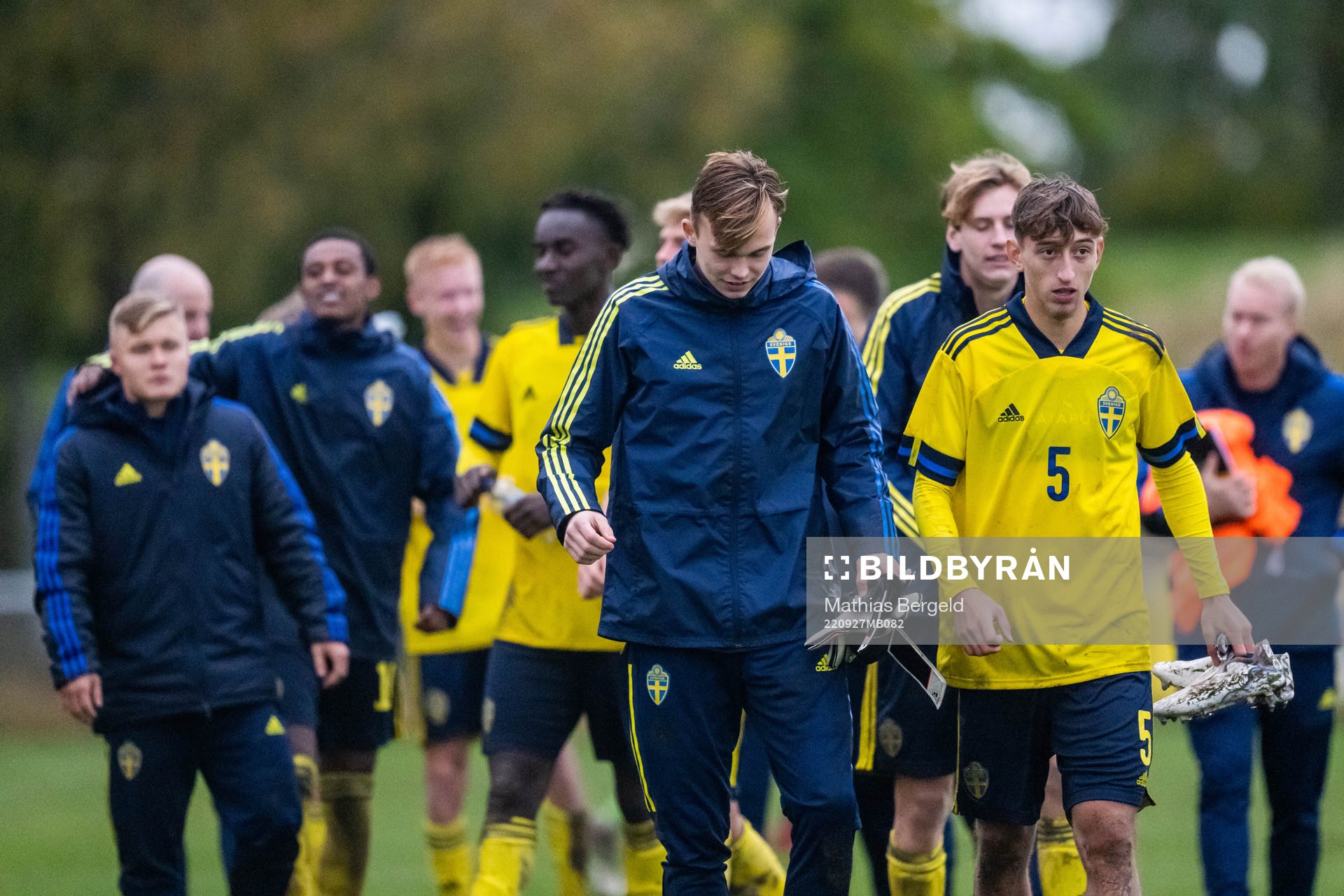 Sveriges målvakt André Picornell och Jonas Rouhi