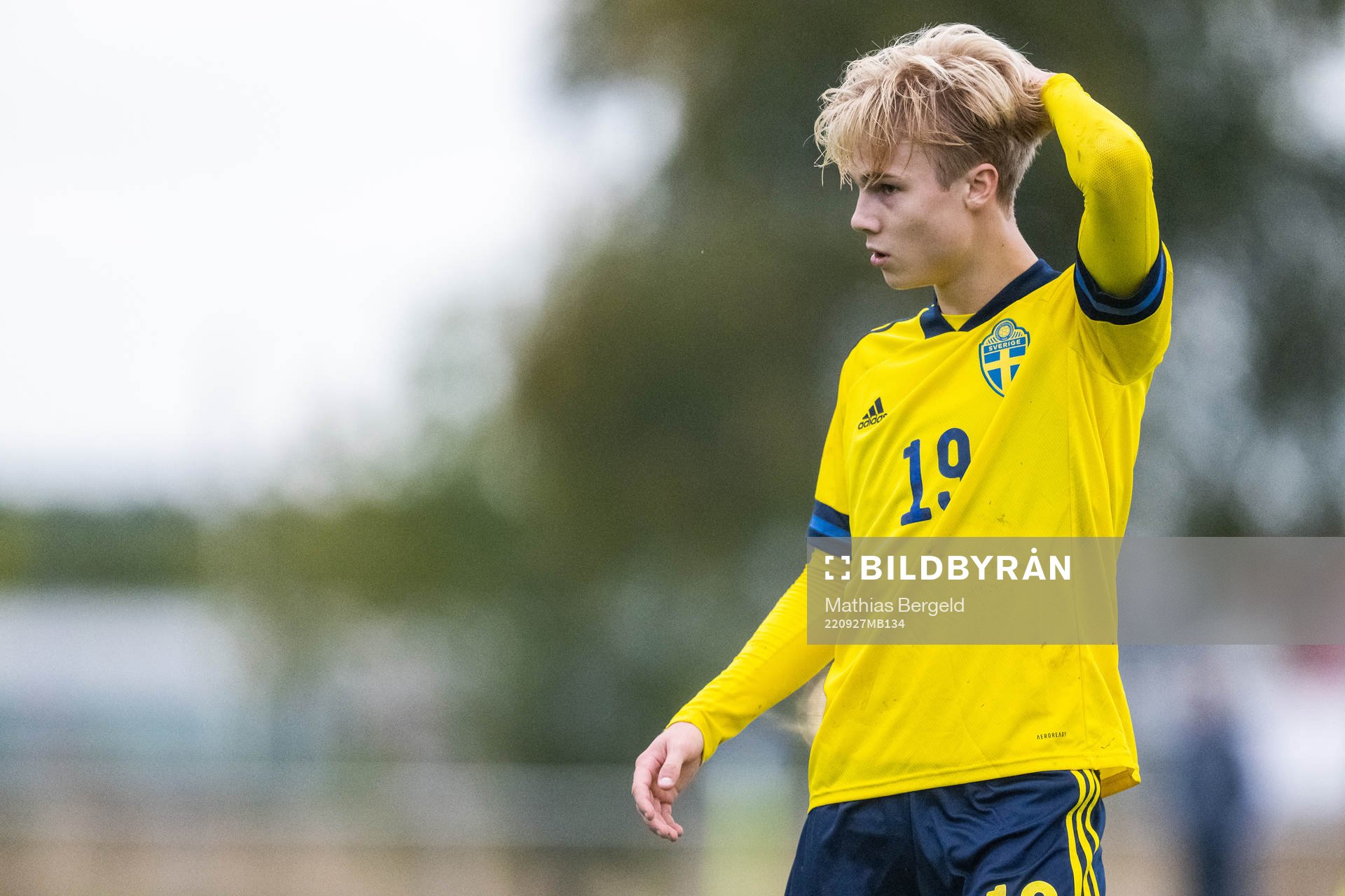 Sveriges Theo Bergvall under P18-landskampen i fotboll mellan Sverige och Norge den 27 september 2022 i Mellerud. 