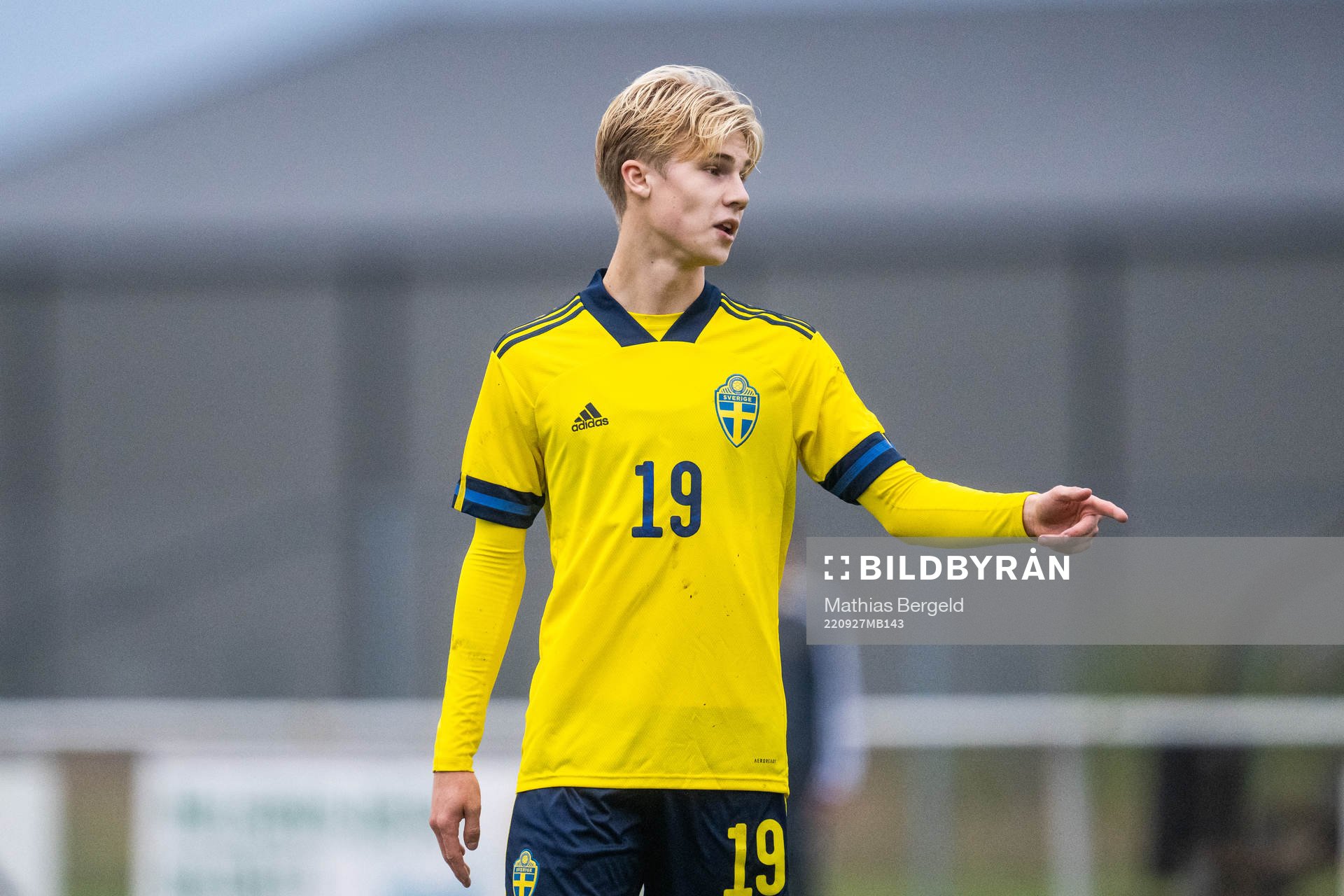 Sveriges Theo Bergvall under P18-landskampen i fotboll mellan Sverige och Norge den 27 september 2022 i Mellerud. 