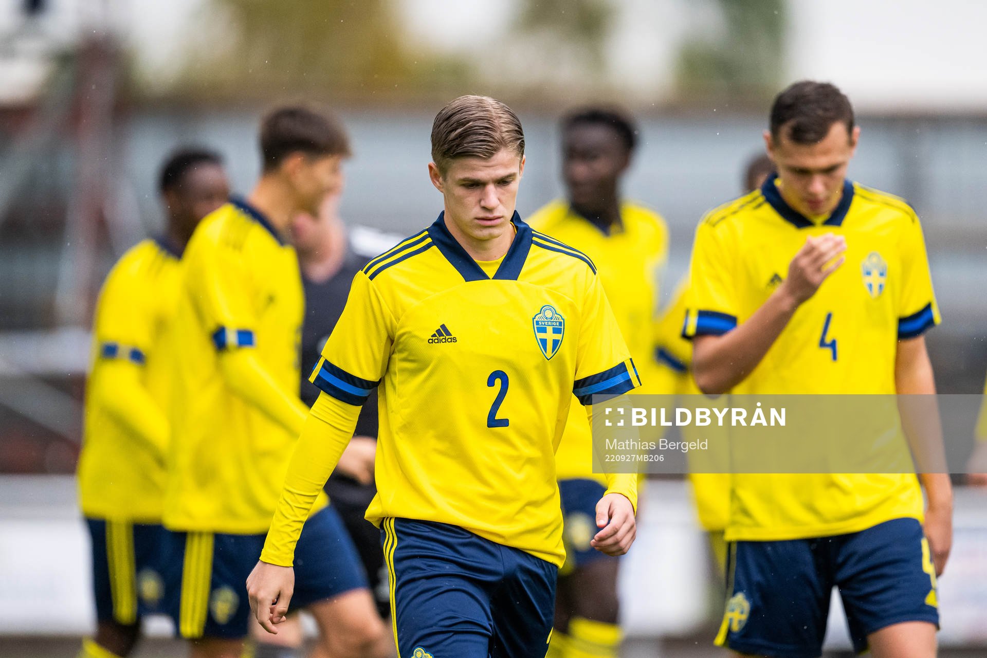Sveriges Felix Eriksson inför under P18-landskampen i fotboll mellan Sverige och Norge den 27 september 2022 i Mellerud. 