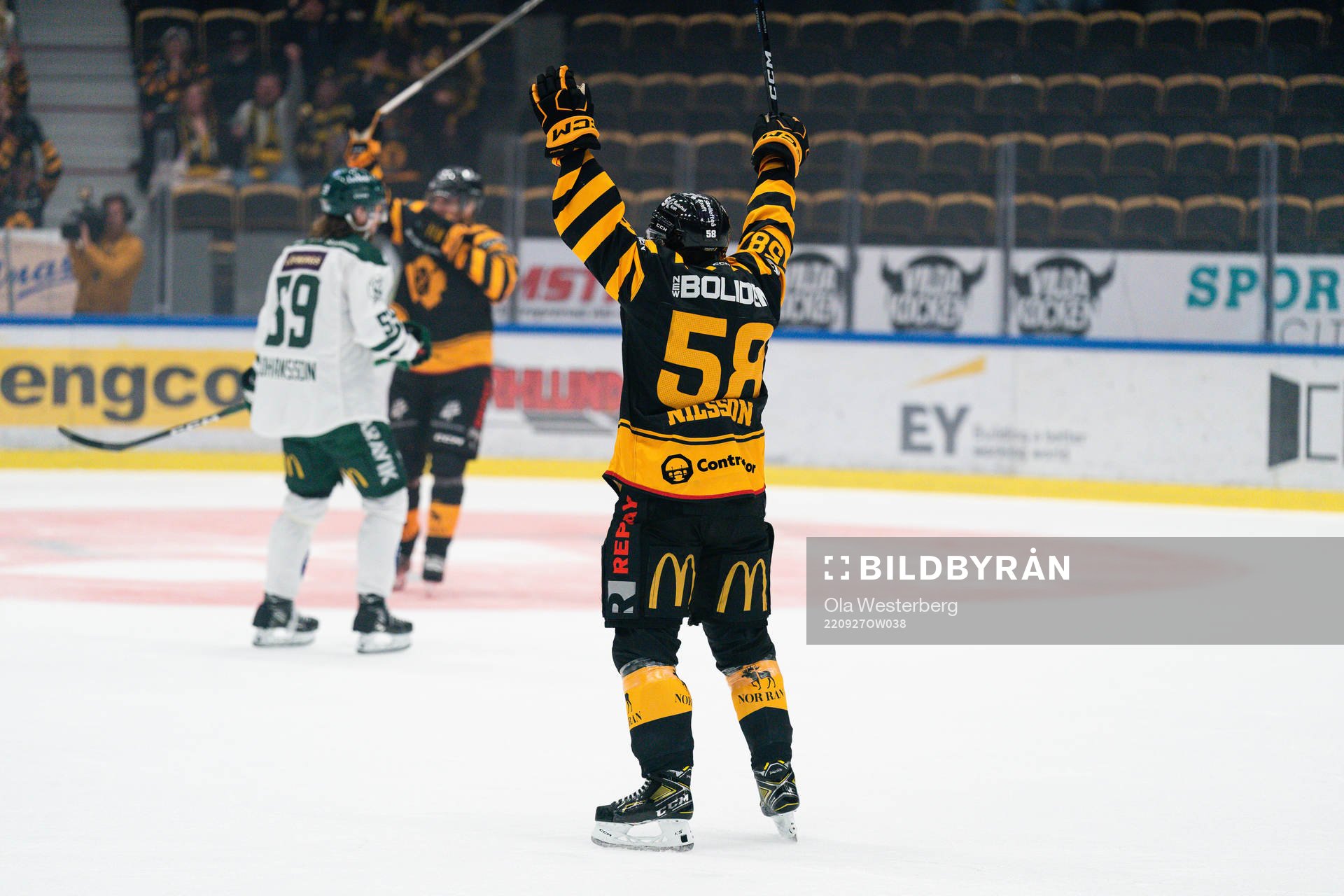 Skellefteås Oskar Nilsson jublar