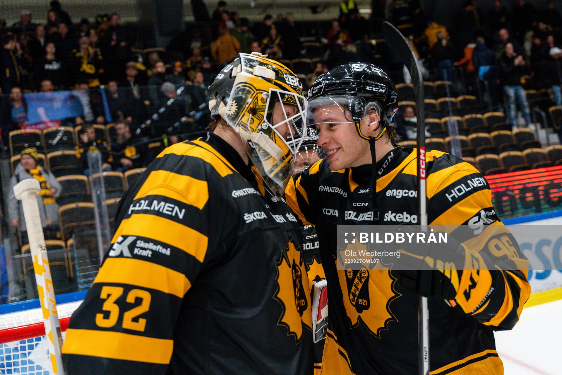 Skellefteås målvakt Linus Söderström  och Rickard Hugg
