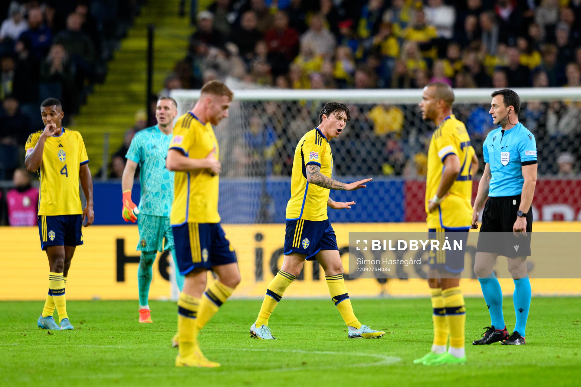 Isak Hien, goalkeeper Robin Olsen, Dejan Kulusevski, Victor