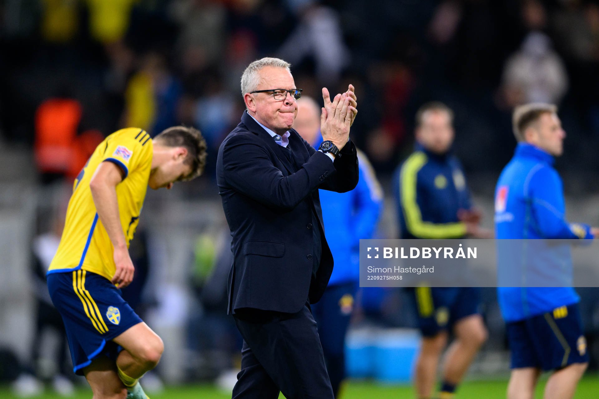 Head coach Janne Andersson of Sweden looks dejected