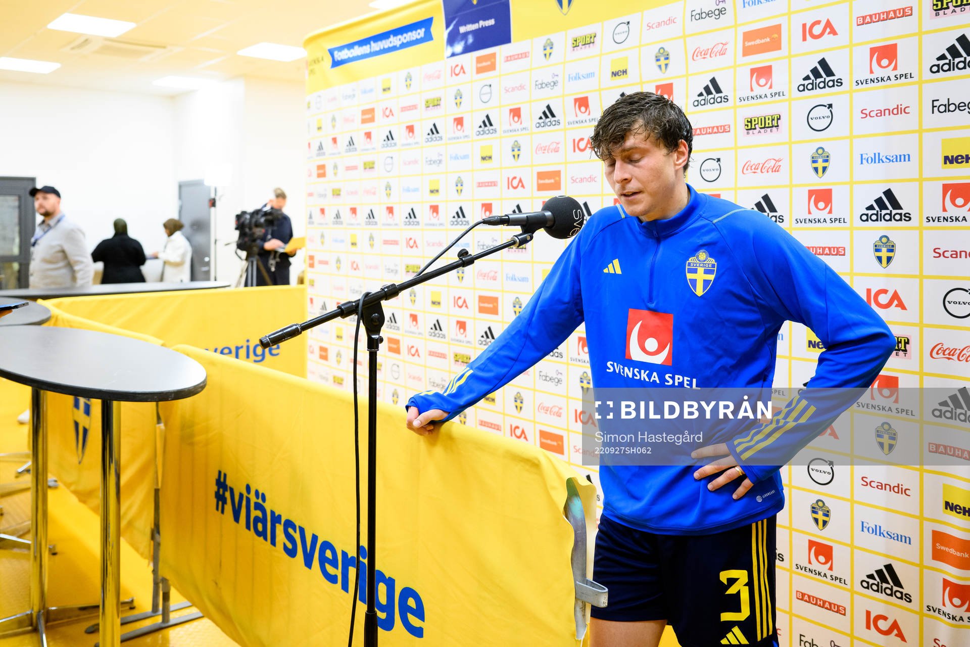 Victor Nilsson Lindelöf of Sweden is being interviewed