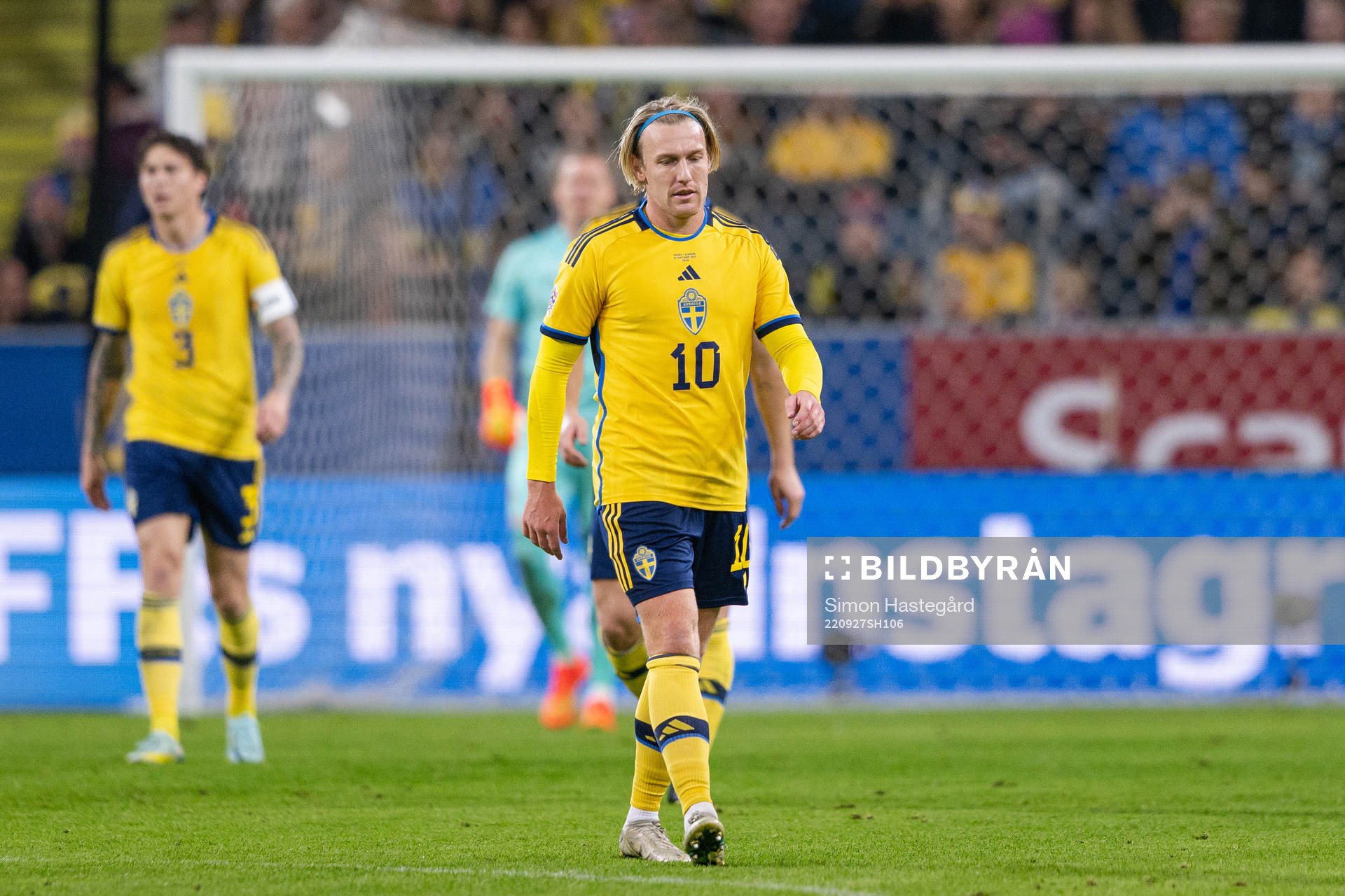 Emil Forsberg of Sweden looks dejected