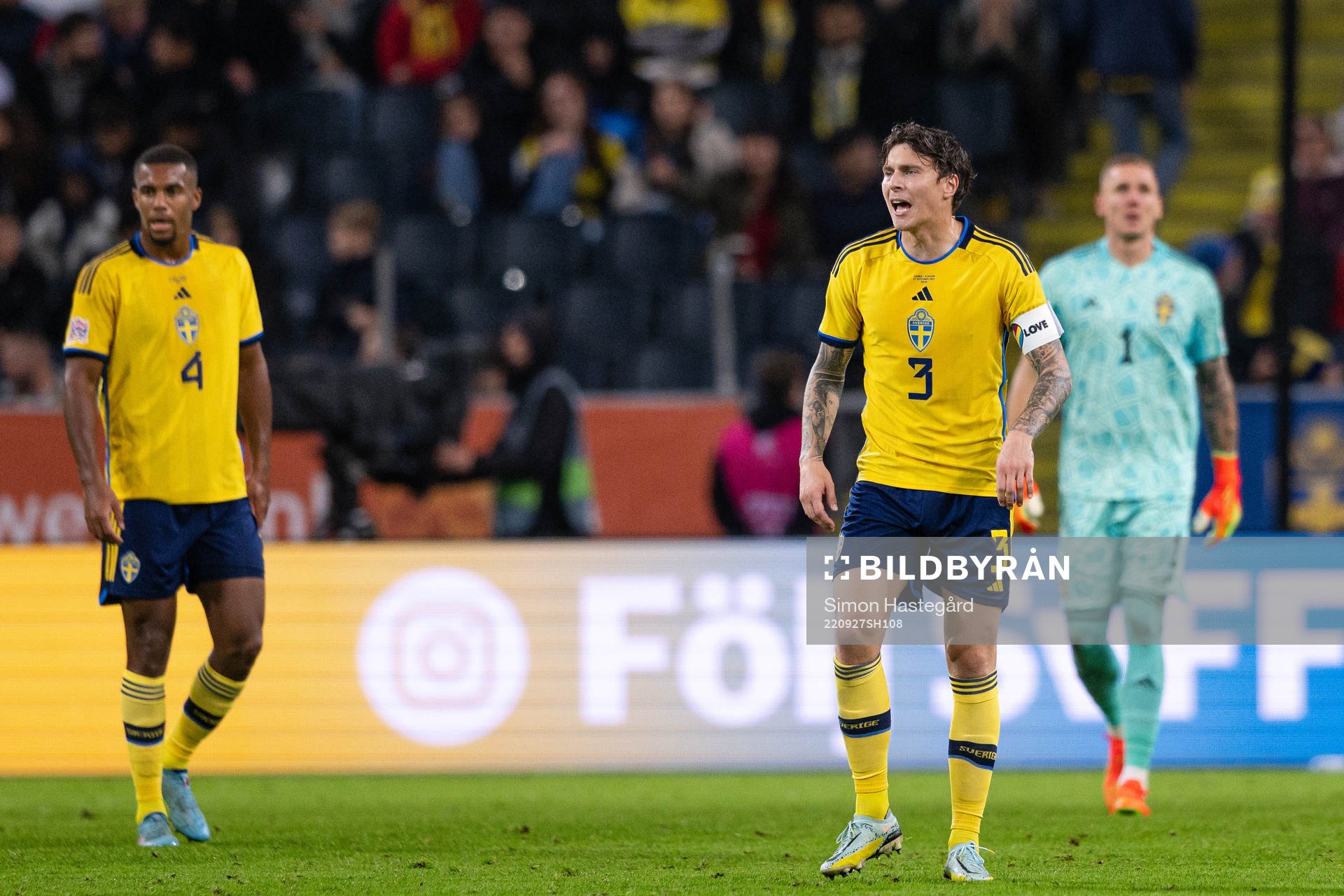Isak Hien, Victor Nilsson Lindelöf and goalkeeper Robin