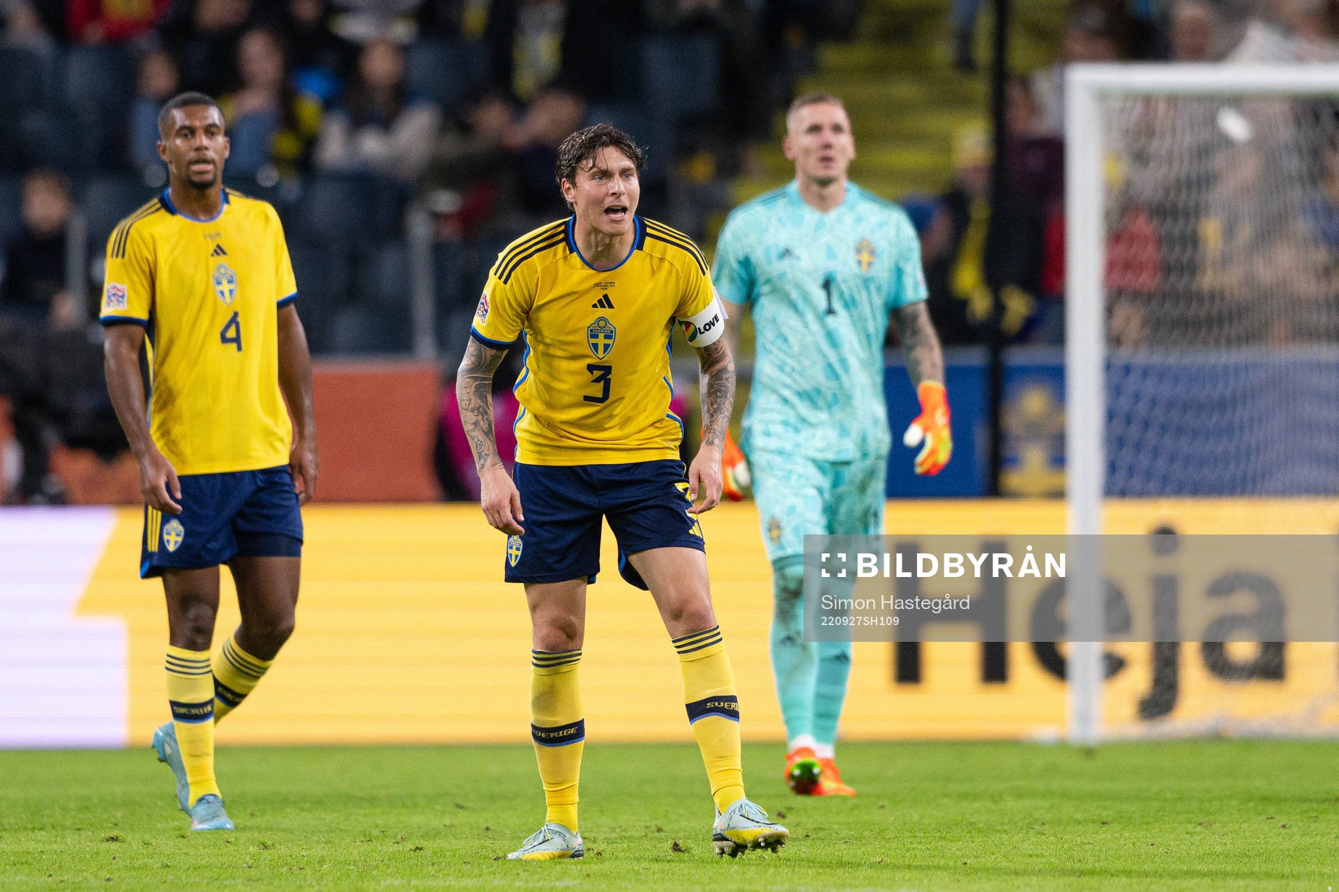 Isak Hien, Victor Nilsson Lindelöf and goalkeeper Robin