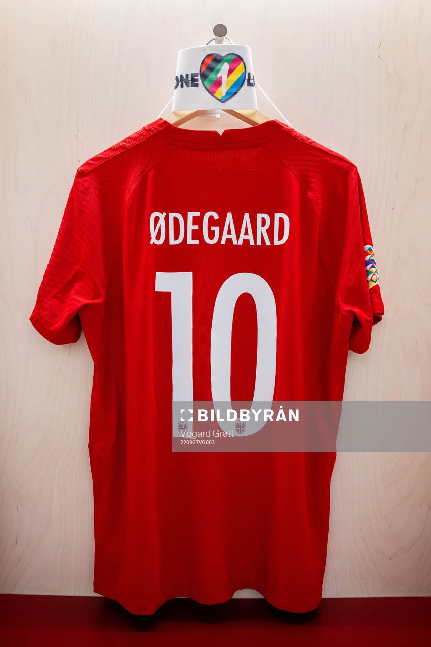 The kit and One Love captains’ armband of Martin