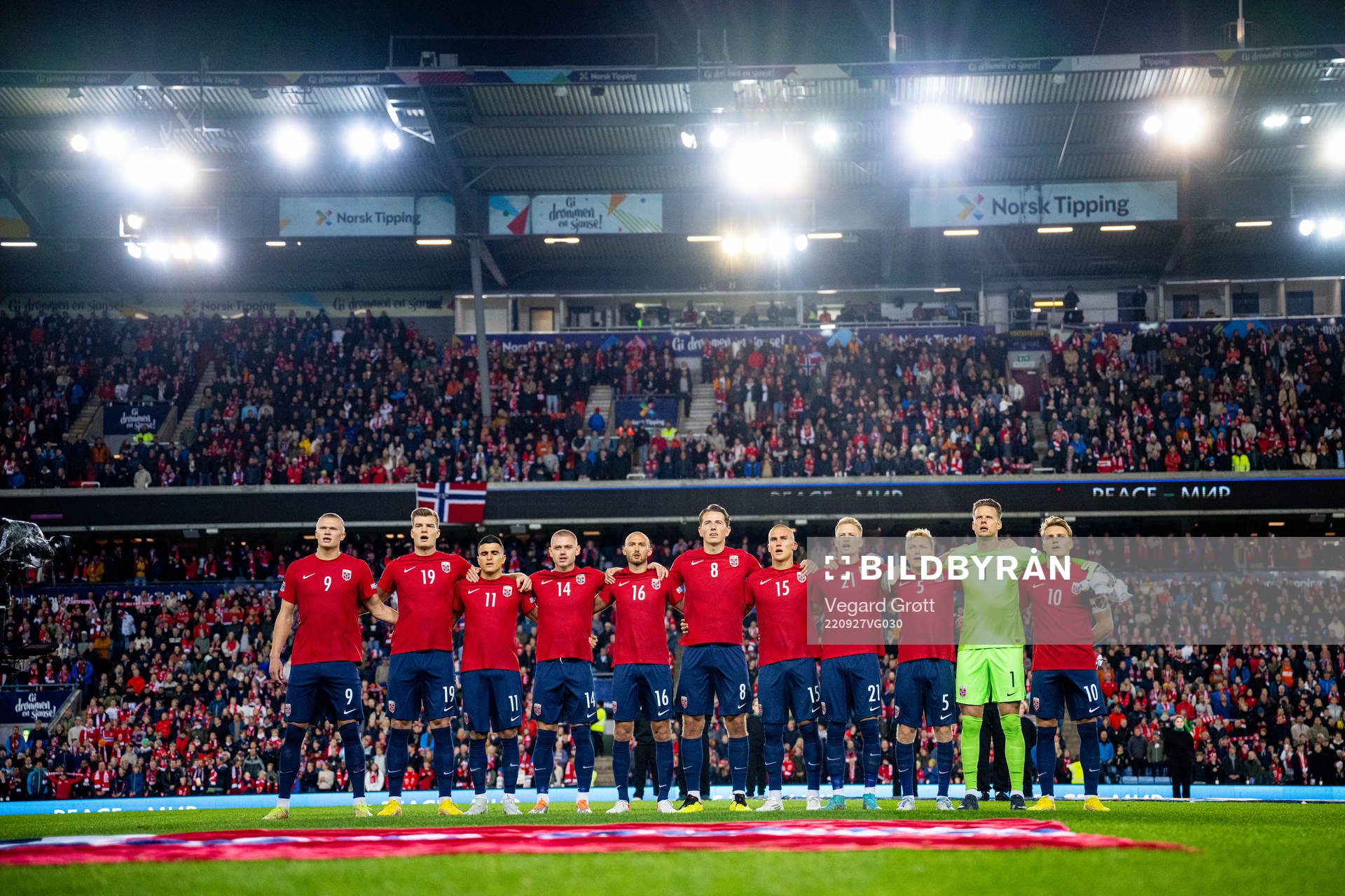 Players of Norway line up
