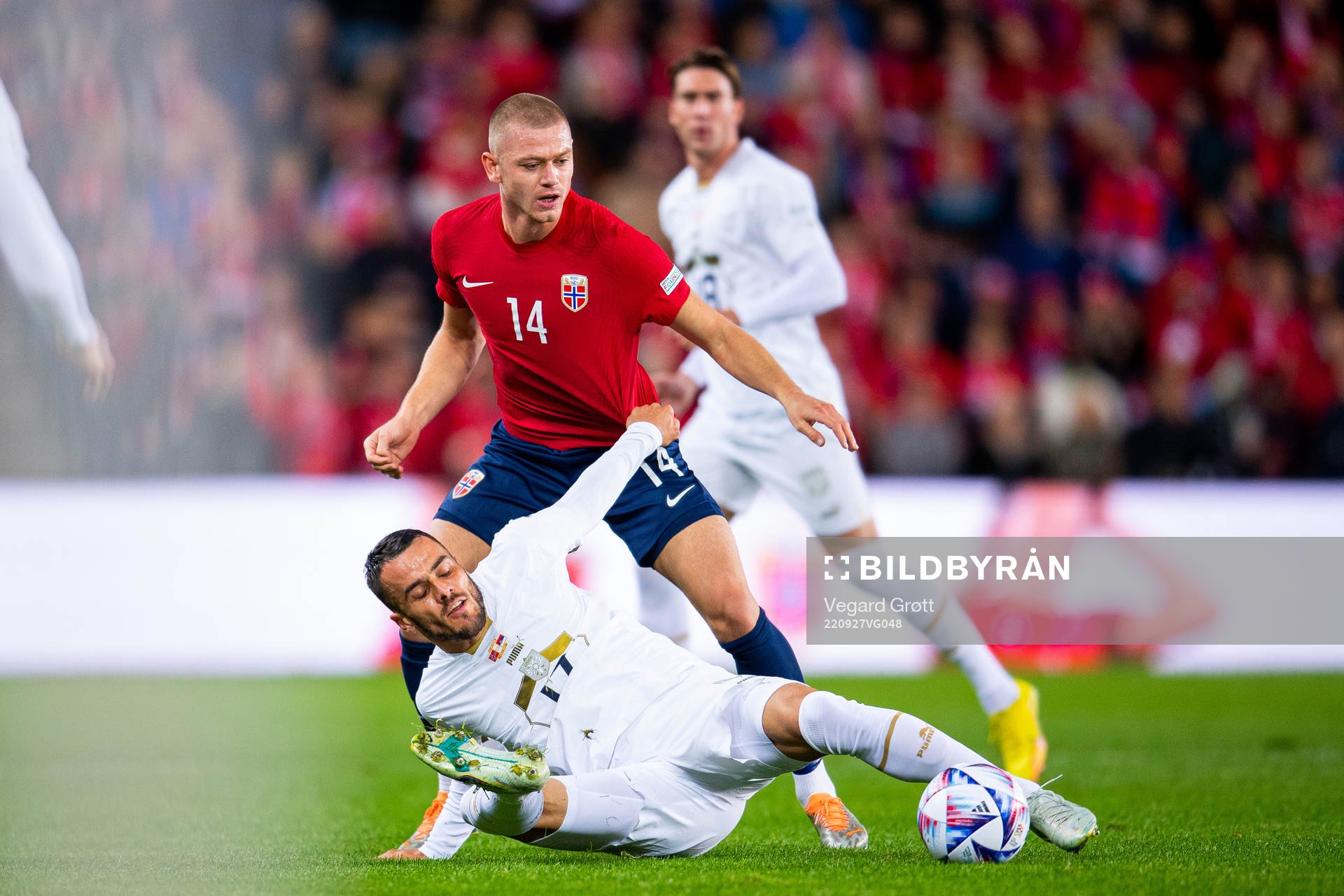 Filip Kostic of Serbia and Julian Ryerson of Norway during the Nations League football match between Norway and Serbia on September 27, 2022 in Oslo.
