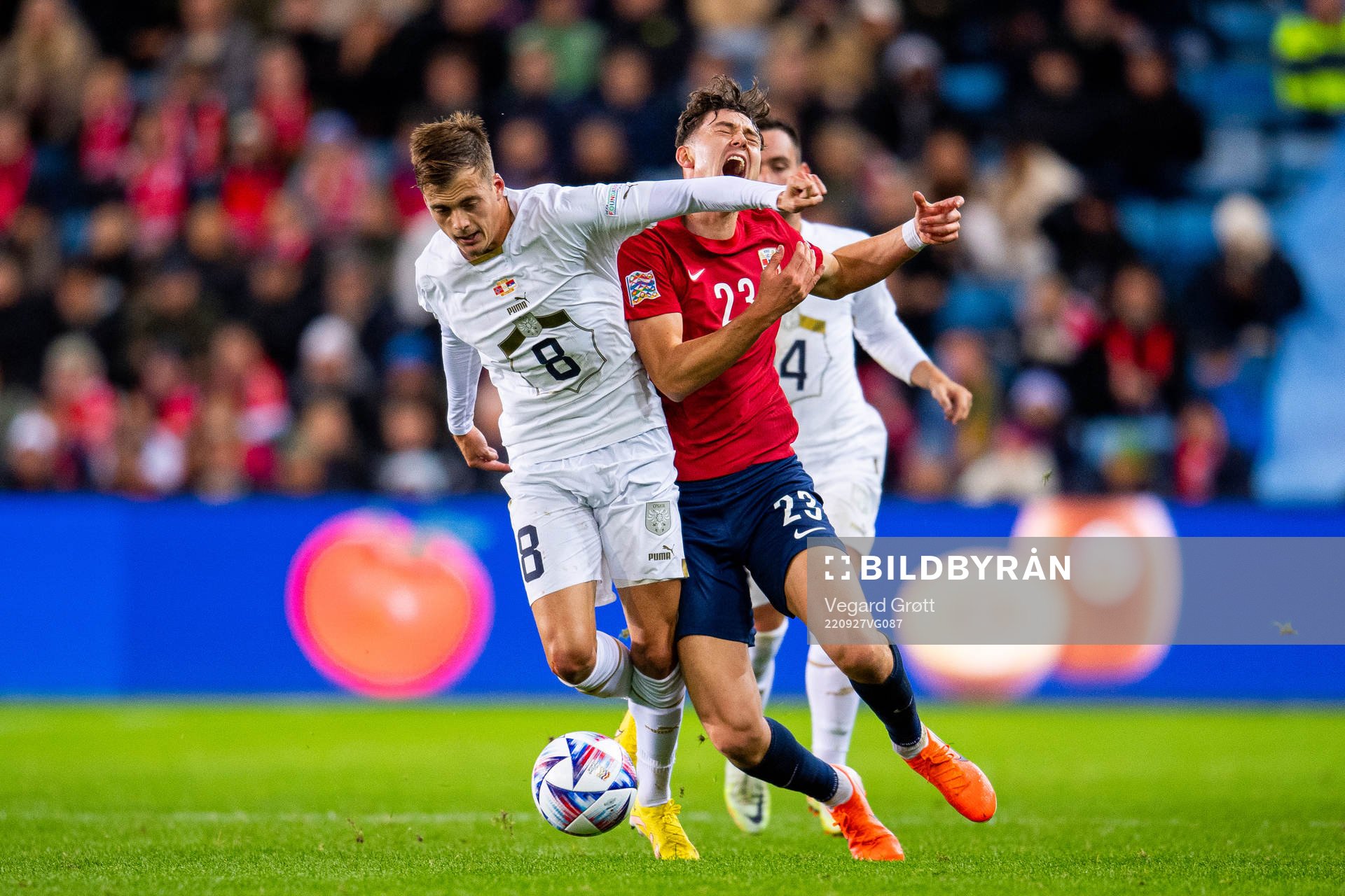 Ivan Ilic of Serbia and Jørgen Strand Larsen of Norway