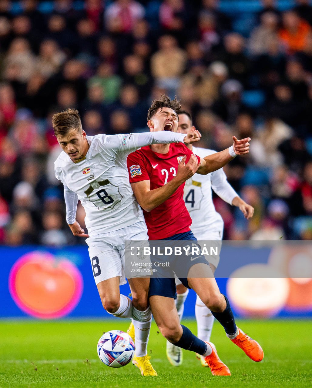 Ivan Ilic of Serbia and Jørgen Strand Larsen of Norway