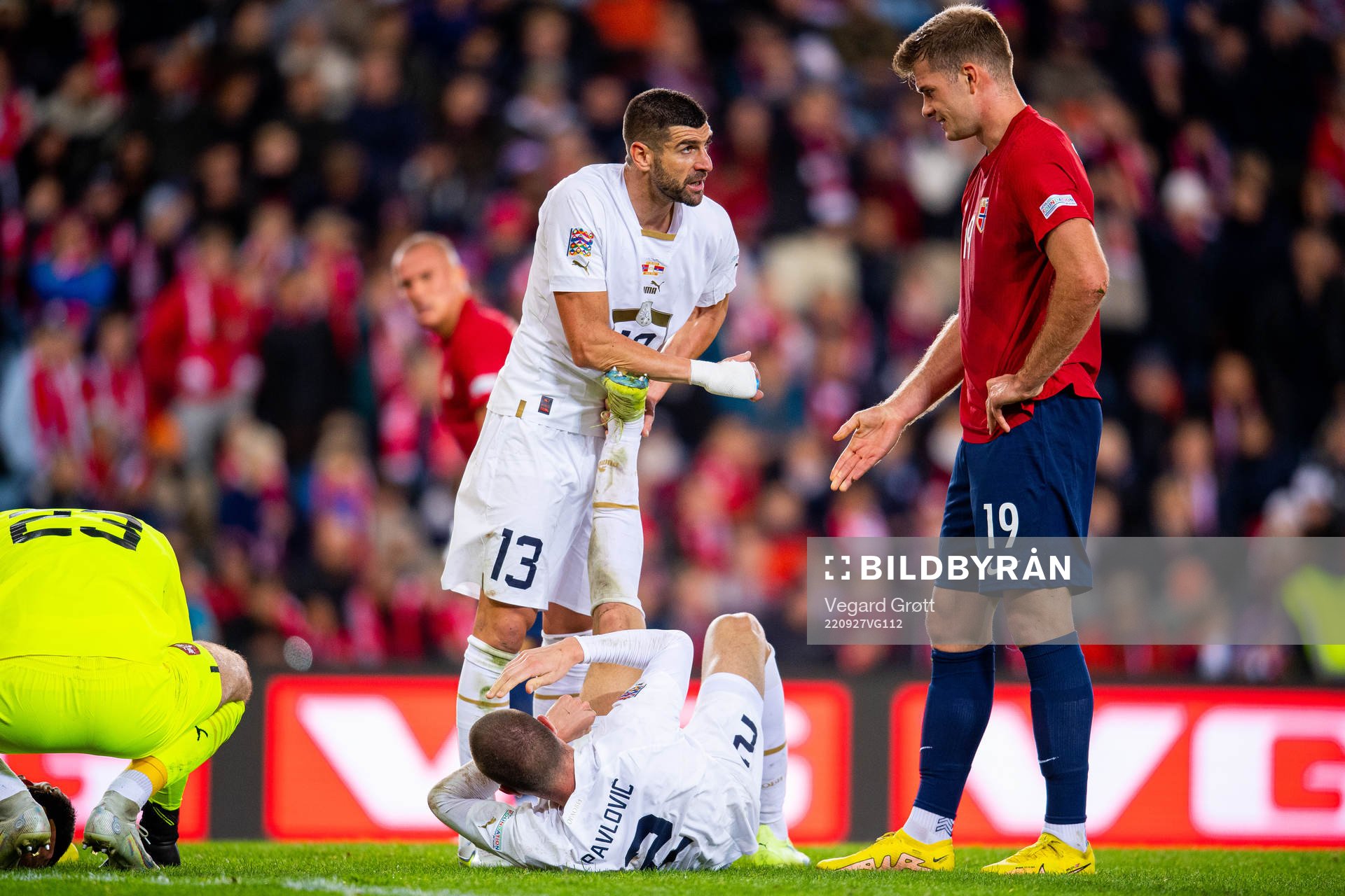 Stefan Mitrovic, Strahinja Pavlovic of Serbia and Alexander Sørloth of Norway during the Nations League football match between Norway and Serbia on September 27, 2022 in Oslo.