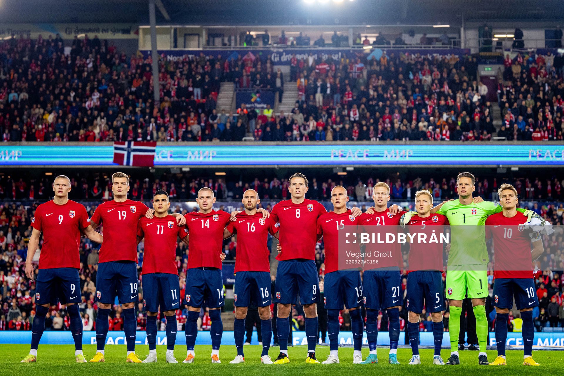 Players of Norway line up