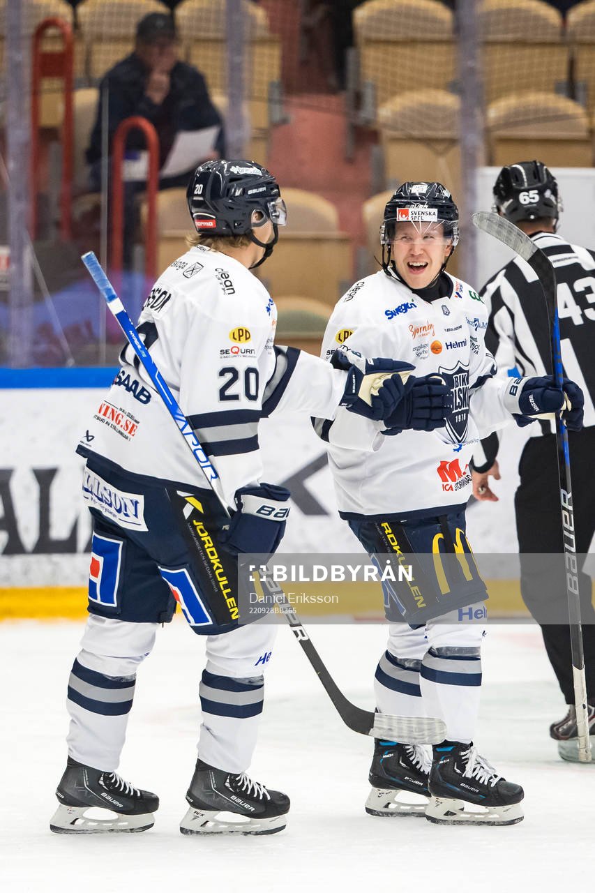 Karlskogas Linus Karlsson jubel